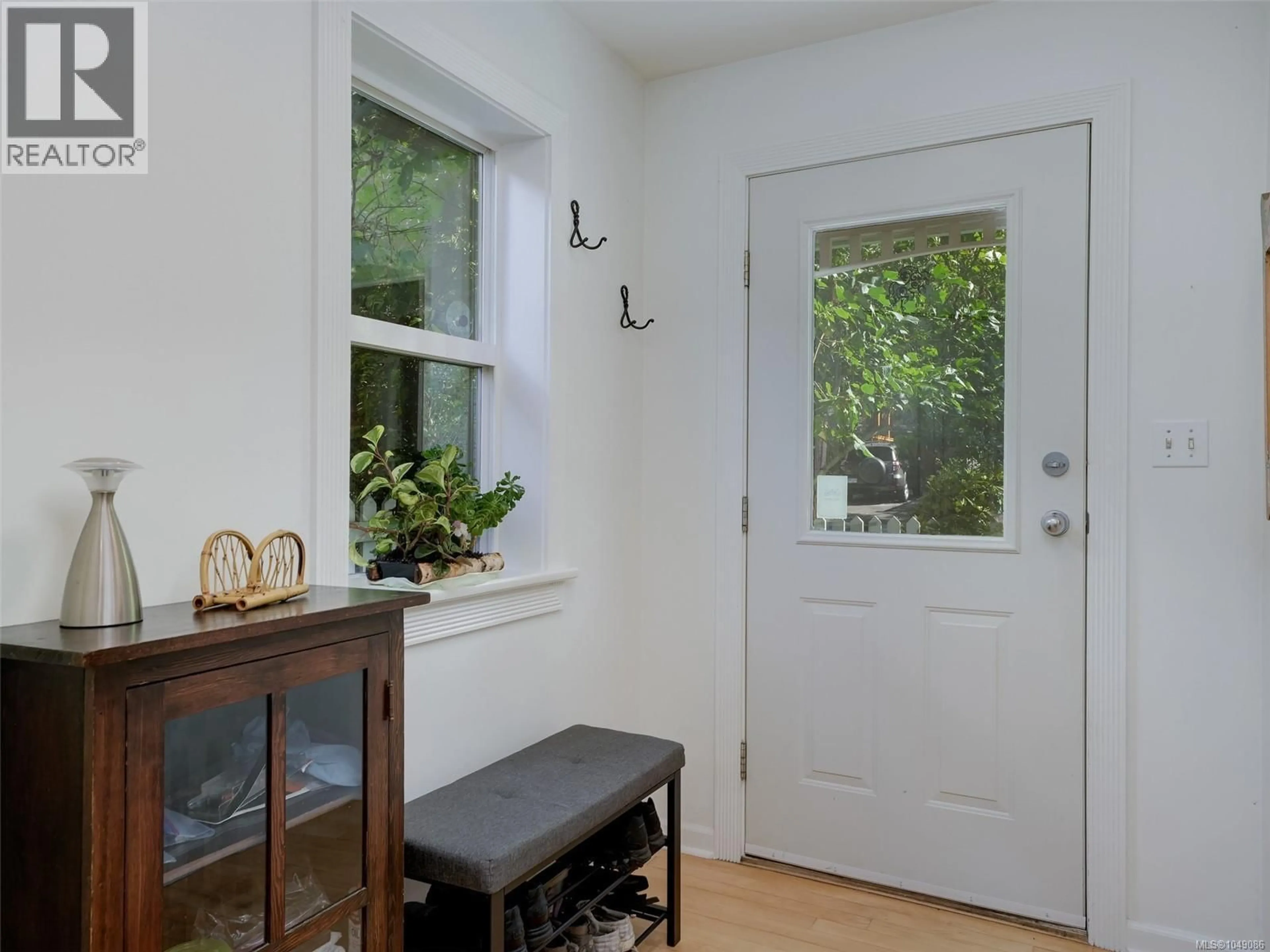 Indoor entryway for 1110 RENO STREET, Victoria British Columbia V9A4B6