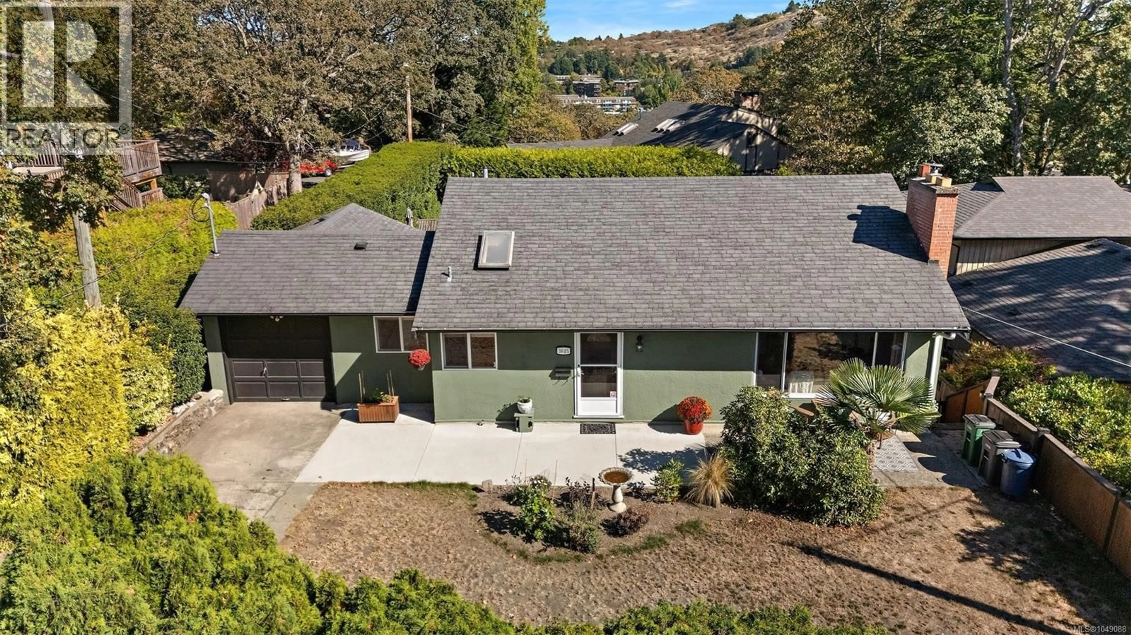 A pic from outside/outdoor area/front of a property/back of a property/a pic from drone, street for 3615 DONCASTER DRIVE, Saanich British Columbia V8P3W5