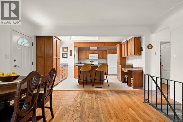 3615 DONCASTER DRIVE, Saanich 4