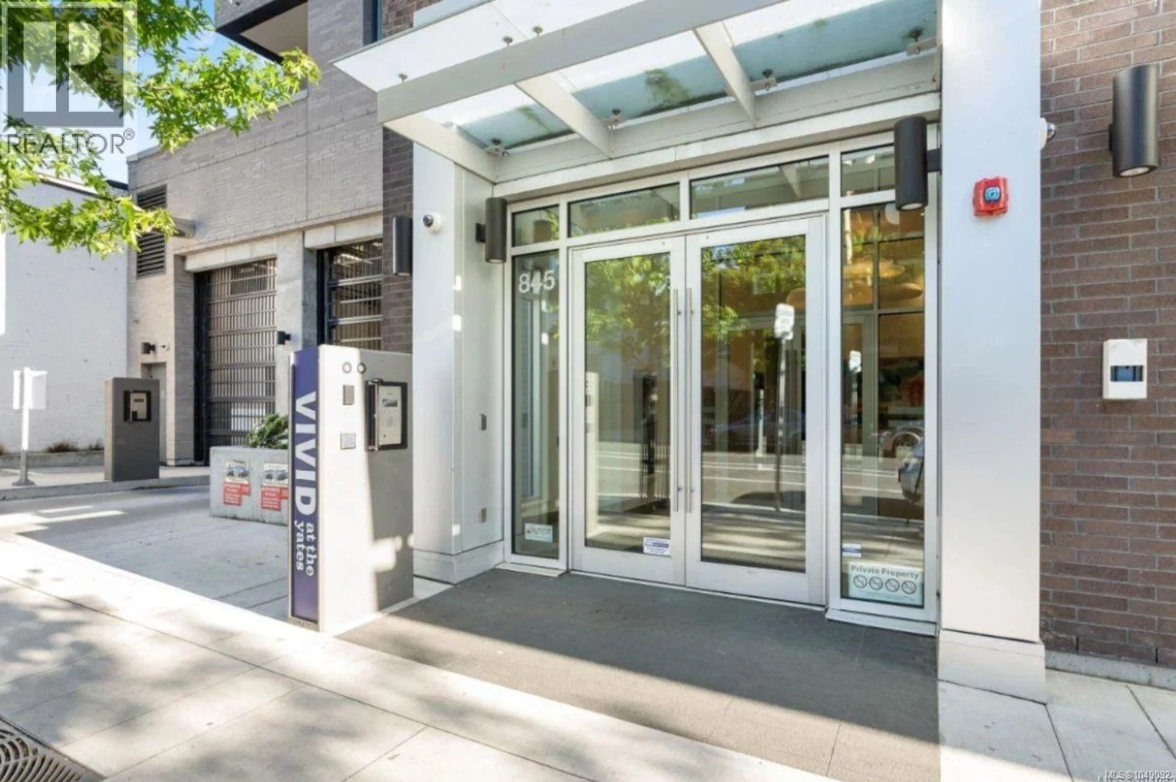 Indoor foyer for 401 - 845 JOHNSON STREET, Victoria British Columbia V8W0G3