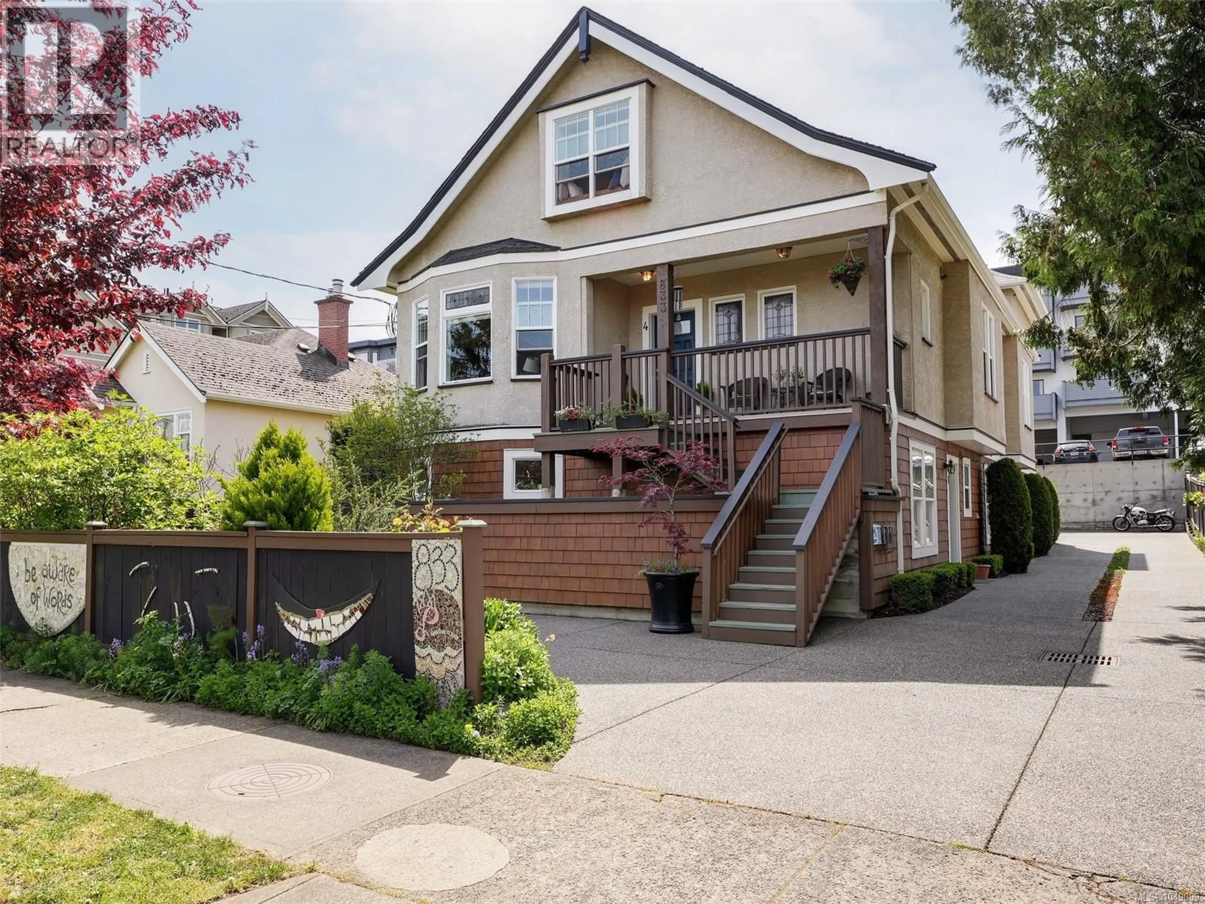 Home with brick exterior material, street for 4 - 833 PRINCESS AVENUE, Victoria British Columbia V8T1K7