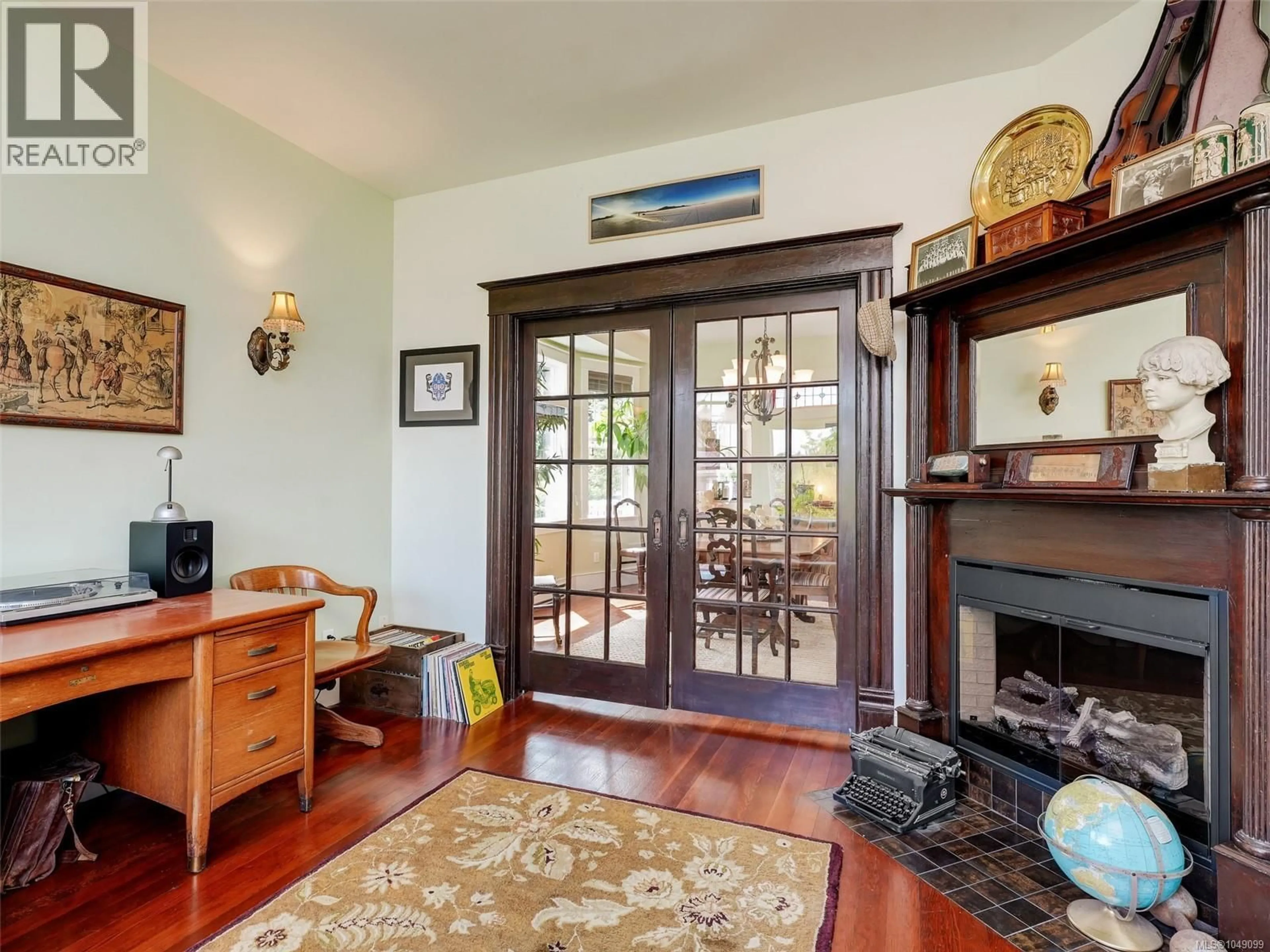 Indoor foyer for 4 - 833 PRINCESS AVENUE, Victoria British Columbia V8T1K7