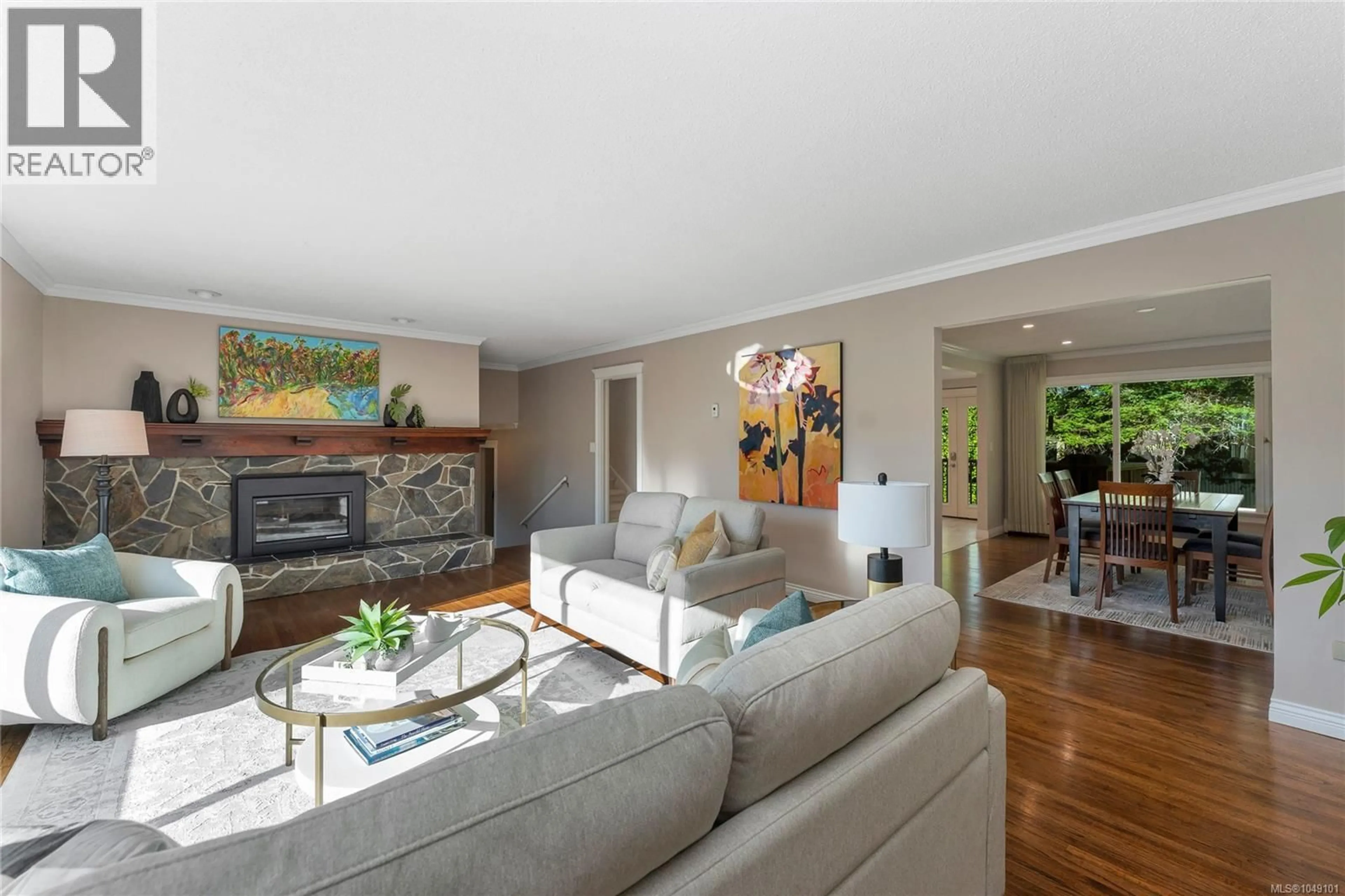 Living room with furniture, unknown for 4052 EBONY PLACE, Saanich British Columbia V8N3Y9