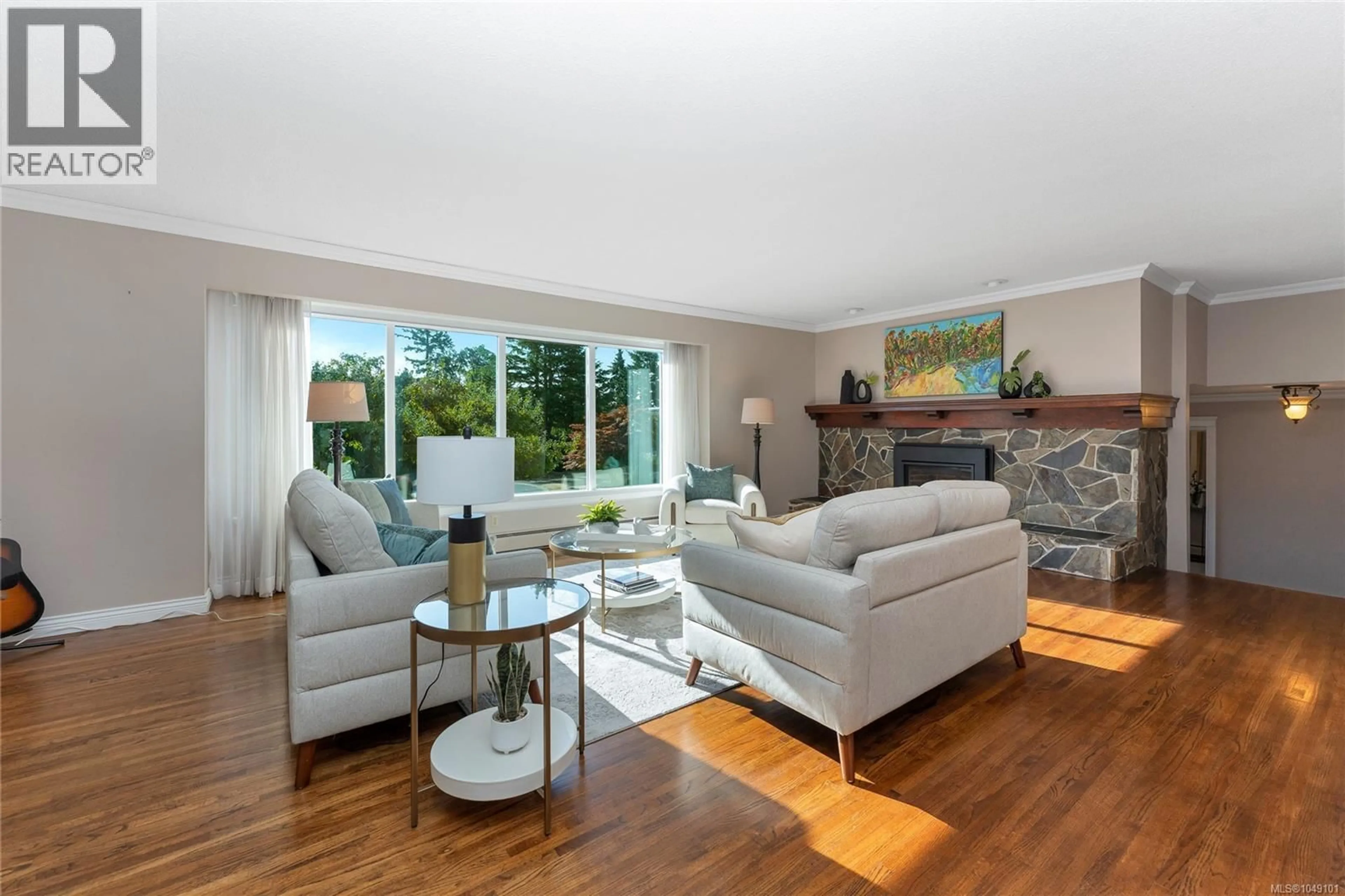 Living room with furniture, unknown for 4052 EBONY PLACE, Saanich British Columbia V8N3Y9