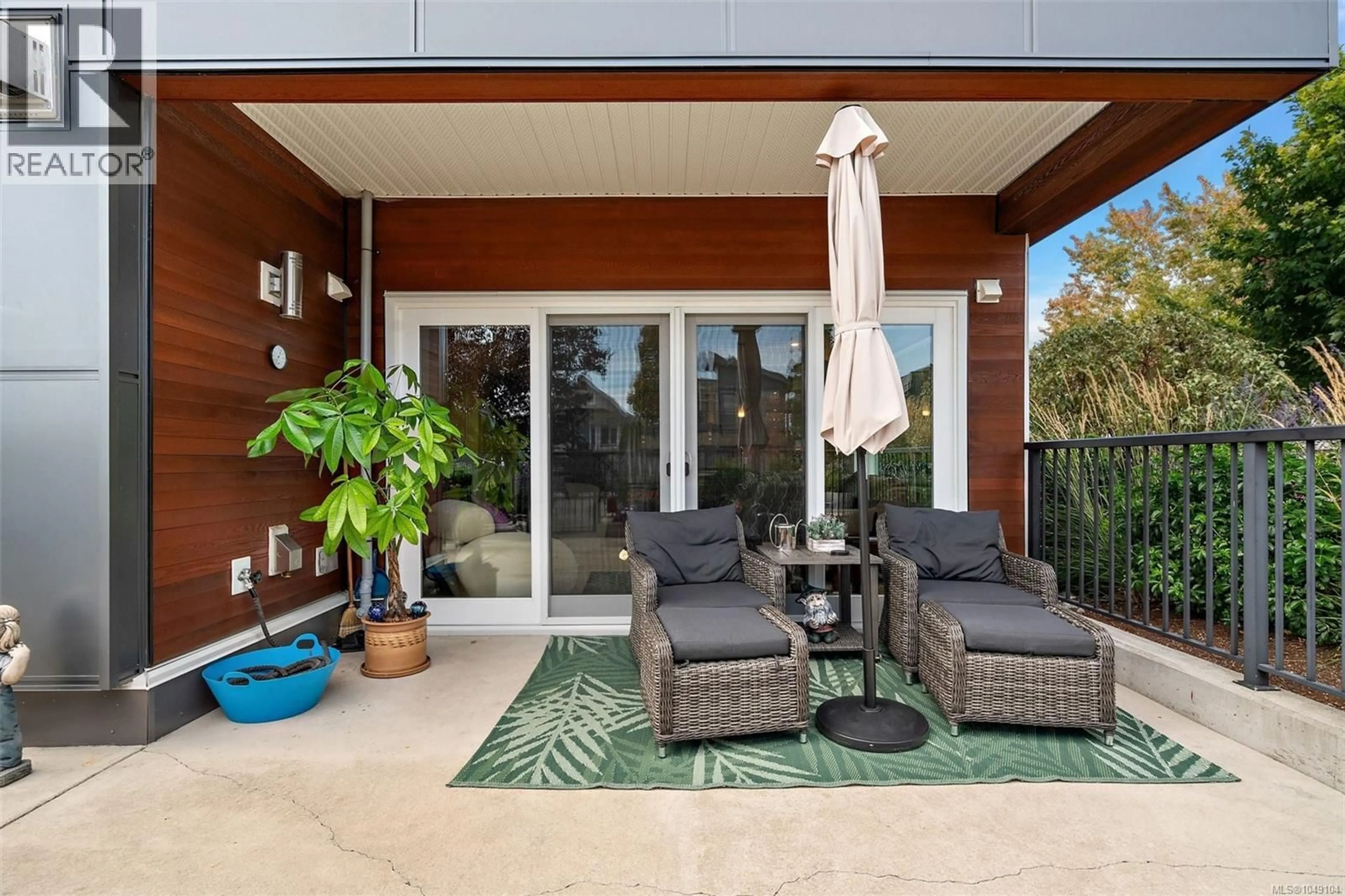 Patio, street for 101 - 2447 HENRY AVENUE, Sidney British Columbia V8L4N3
