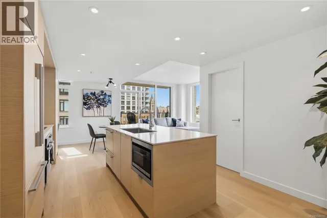 706 - 848 YATES STREET, Victoria 3
