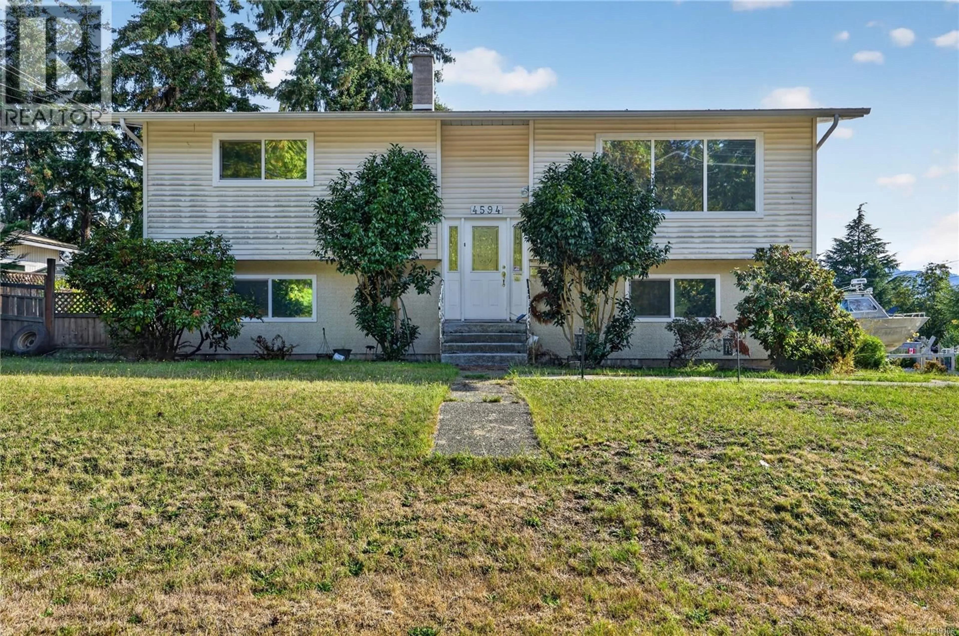 Home with vinyl exterior material, street for 4594 ALWYN STREET, Port Alberni British Columbia V9Y5V1