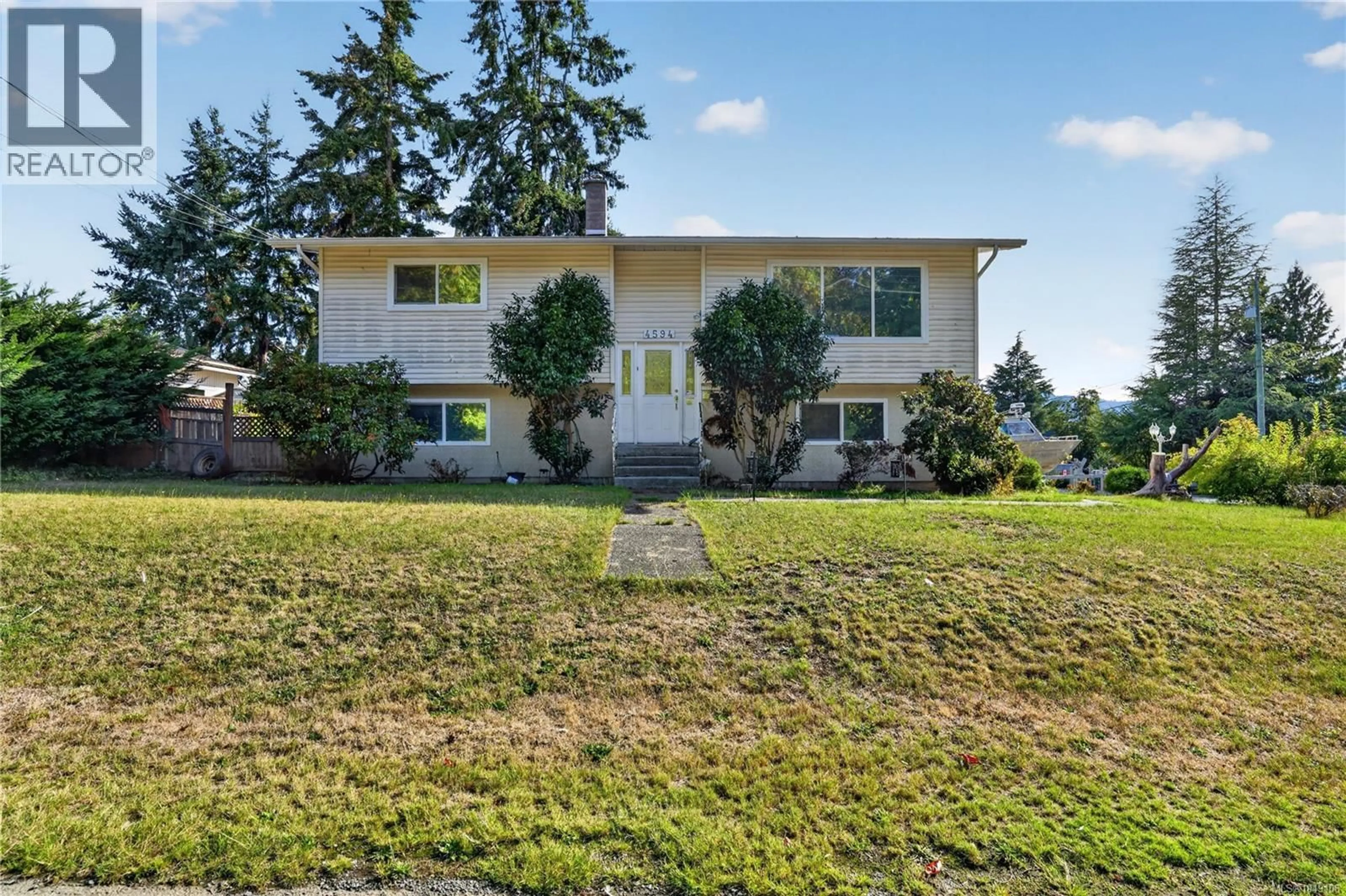 A pic from outside/outdoor area/front of a property/back of a property/a pic from drone, unknown for 4594 ALWYN STREET, Port Alberni British Columbia V9Y5V1