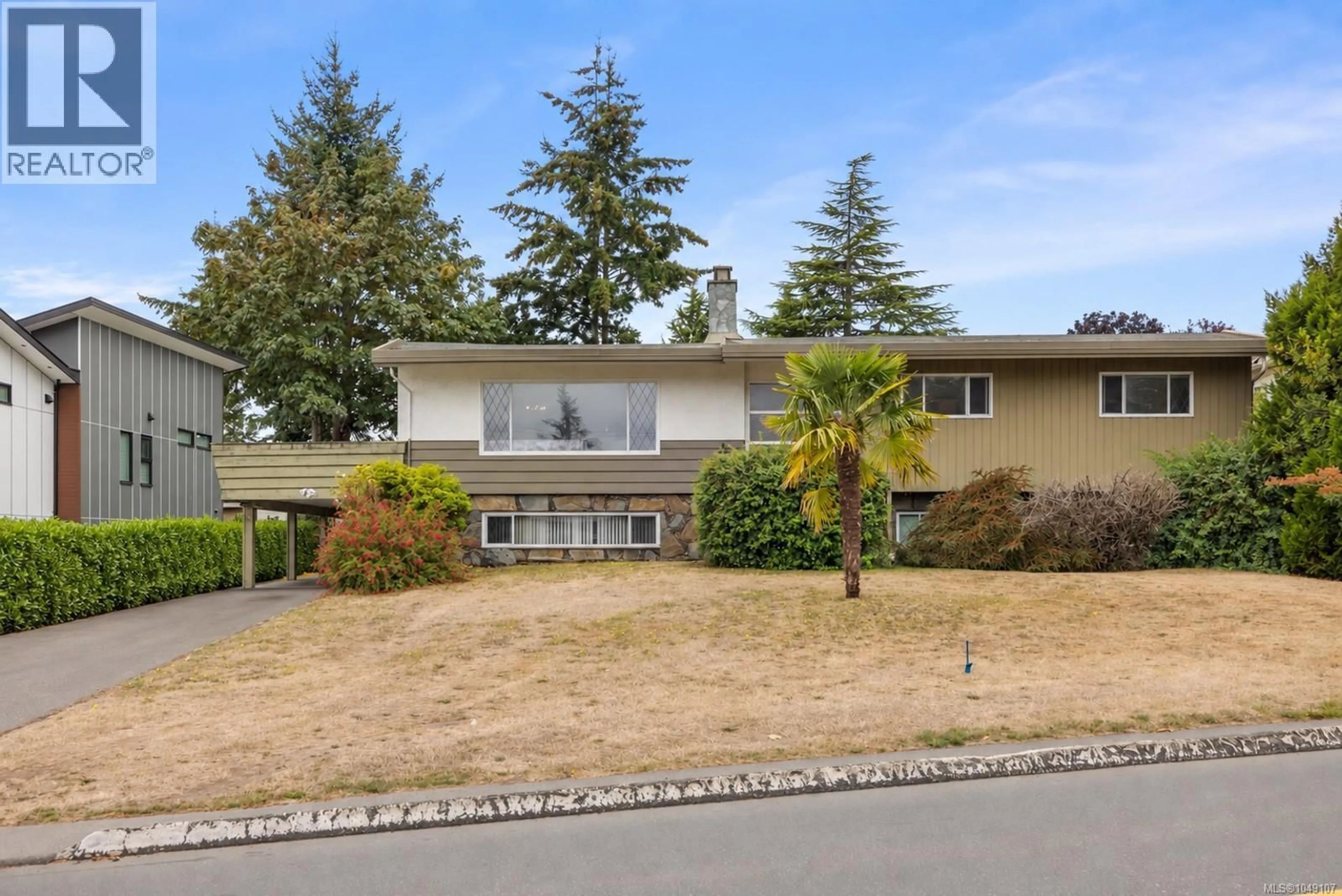 Home with vinyl exterior material, street for 1867 GRANDVIEW DRIVE, Saanich British Columbia V8N2T8