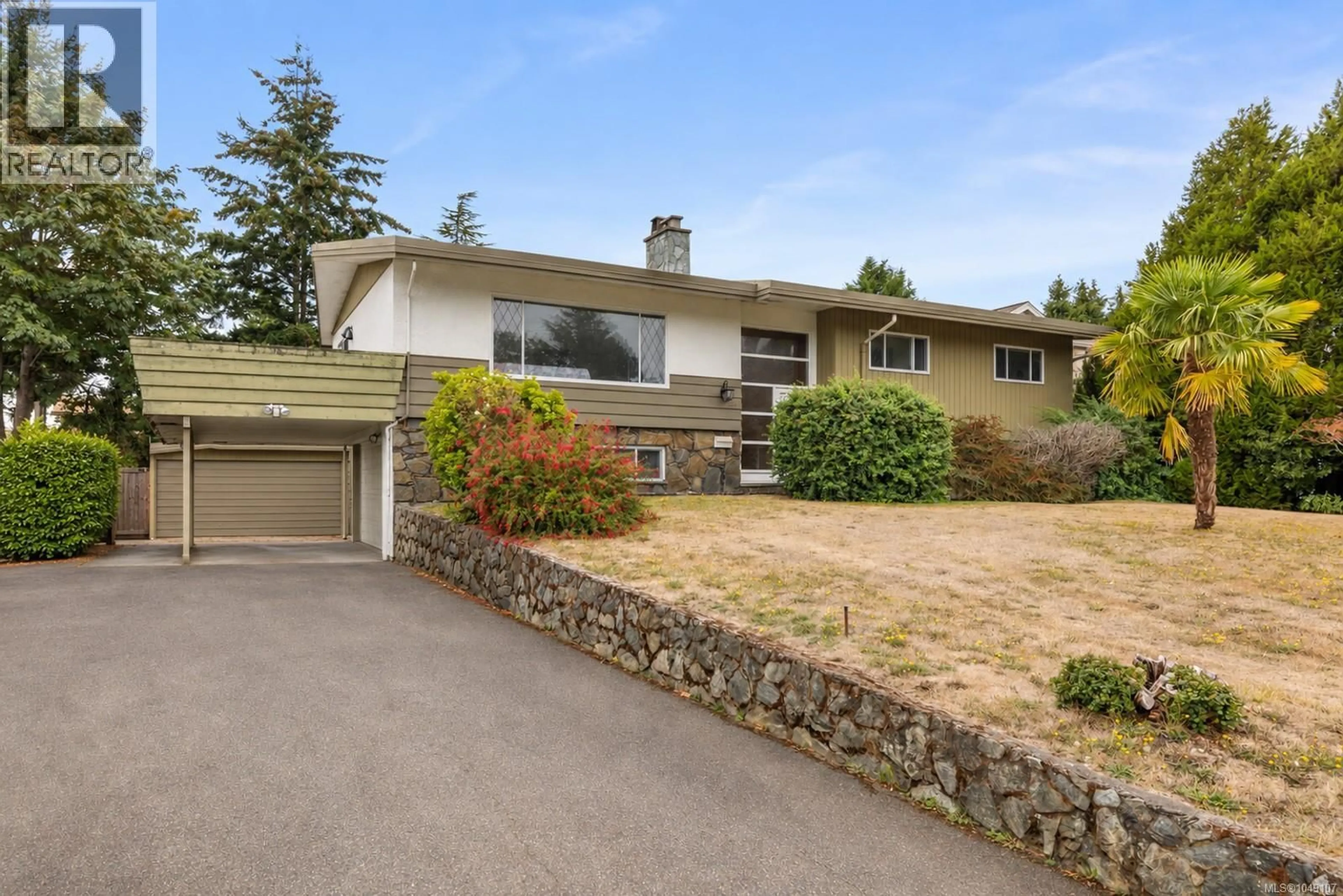 A pic from outside/outdoor area/front of a property/back of a property/a pic from drone, street for 1867 GRANDVIEW DRIVE, Saanich British Columbia V8N2T8