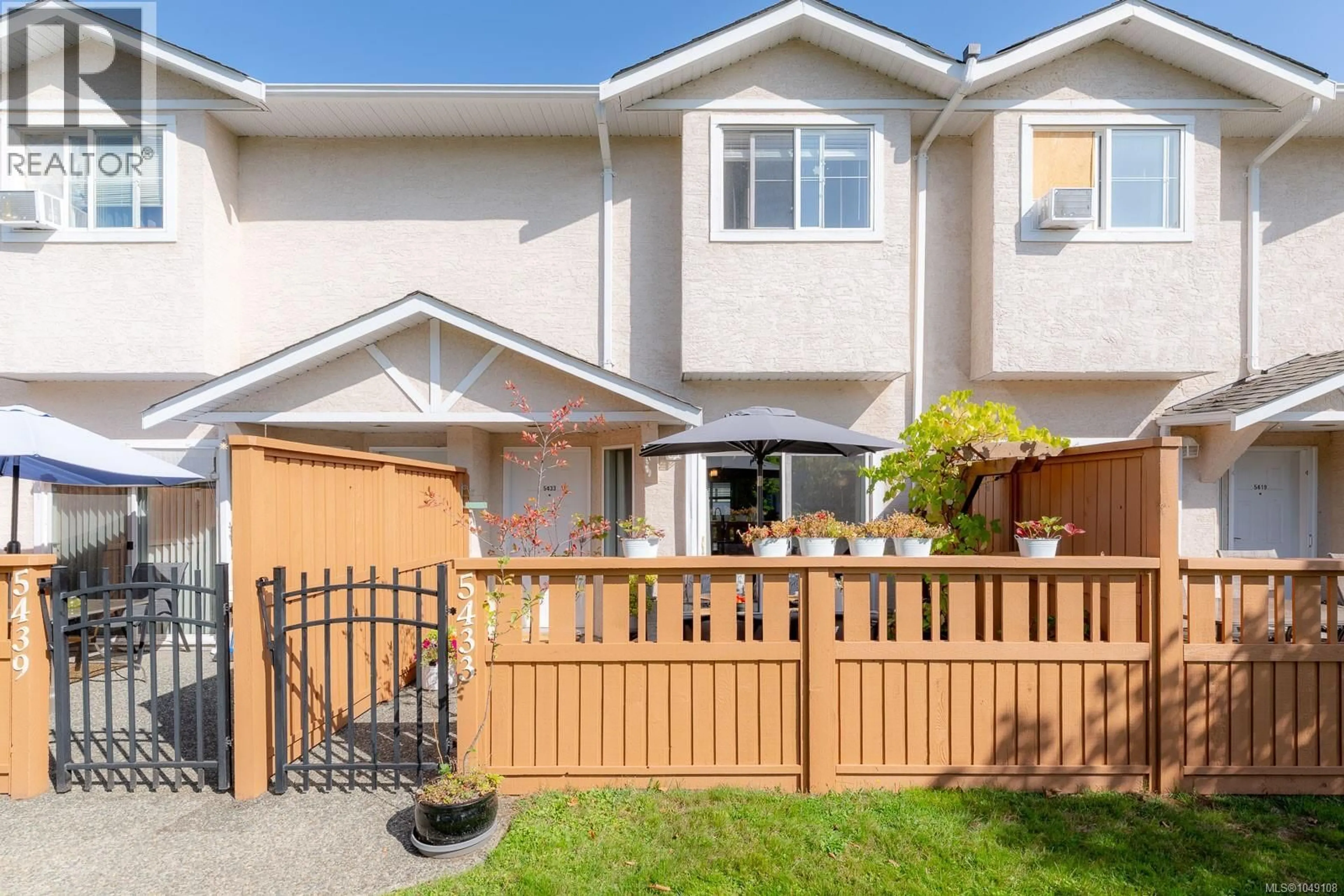 Home with vinyl exterior material, street for 5433 WOODLAND CRESCENT WEST, Port Alberni British Columbia V9Y8H1