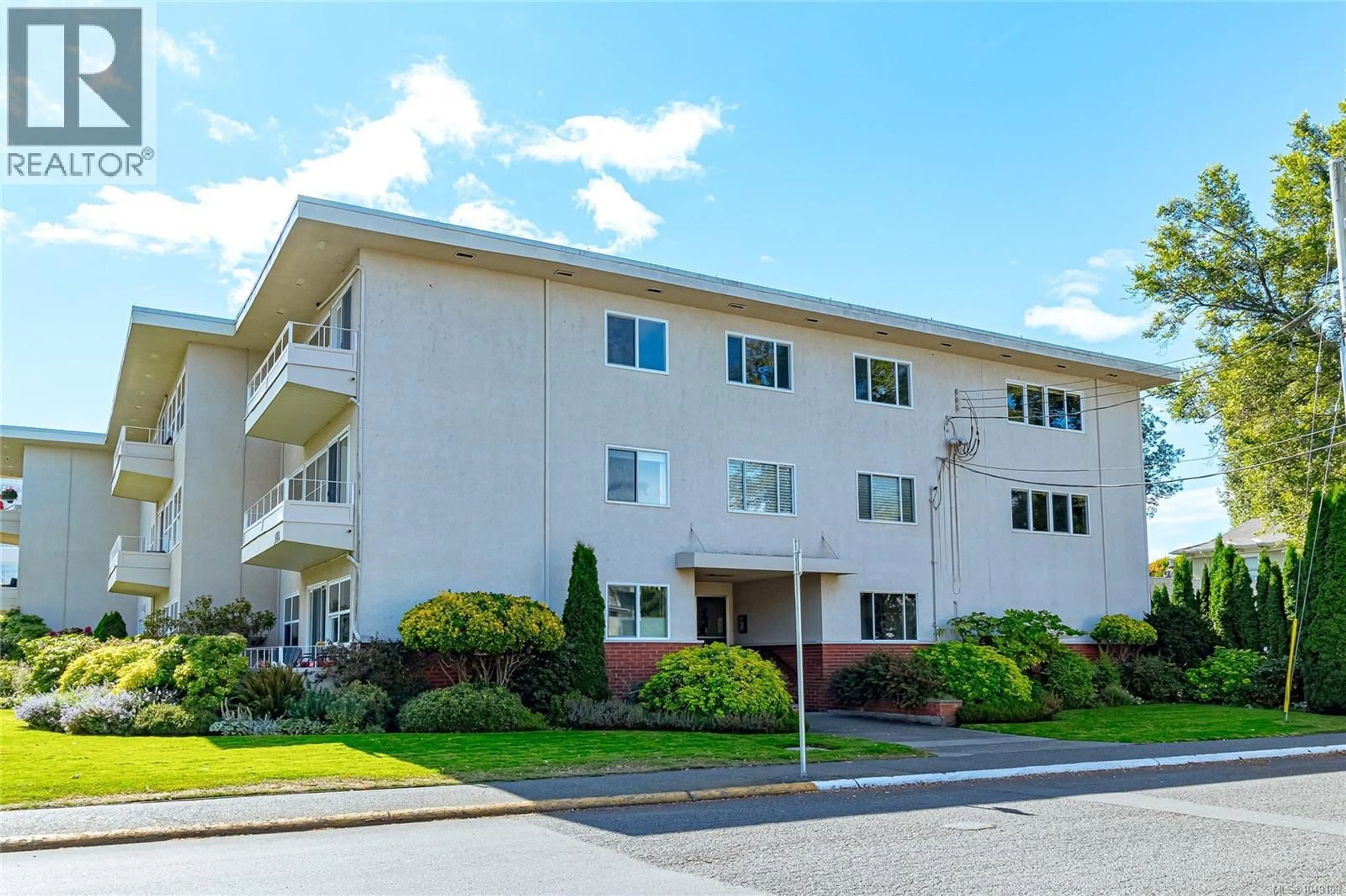 Unknown for 102 - 1318 BEACH DRIVE, Oak Bay British Columbia V8S2N5