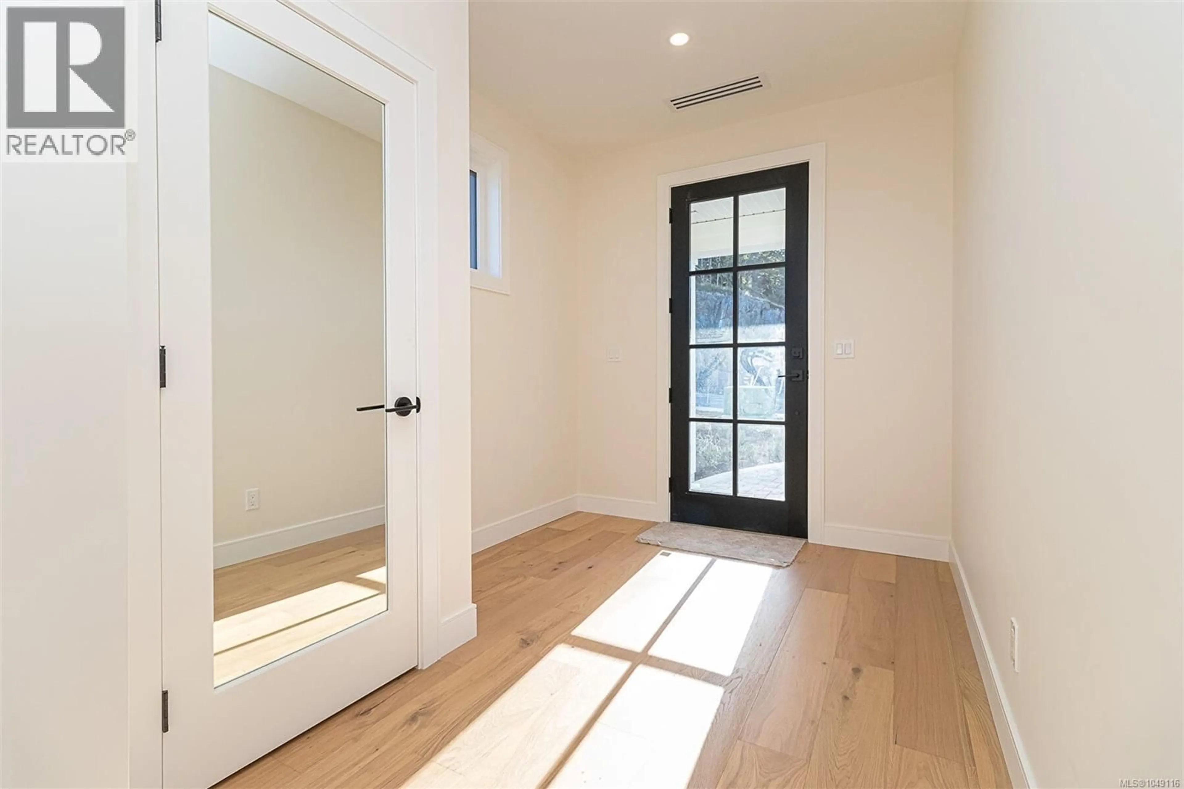 Indoor entryway for 701 MADRONA PLACE, Langford British Columbia V9B6C6