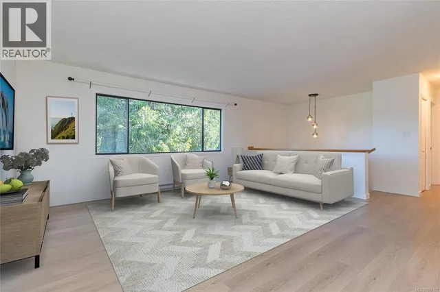 1389 HASTINGS STREET, Saanich 4