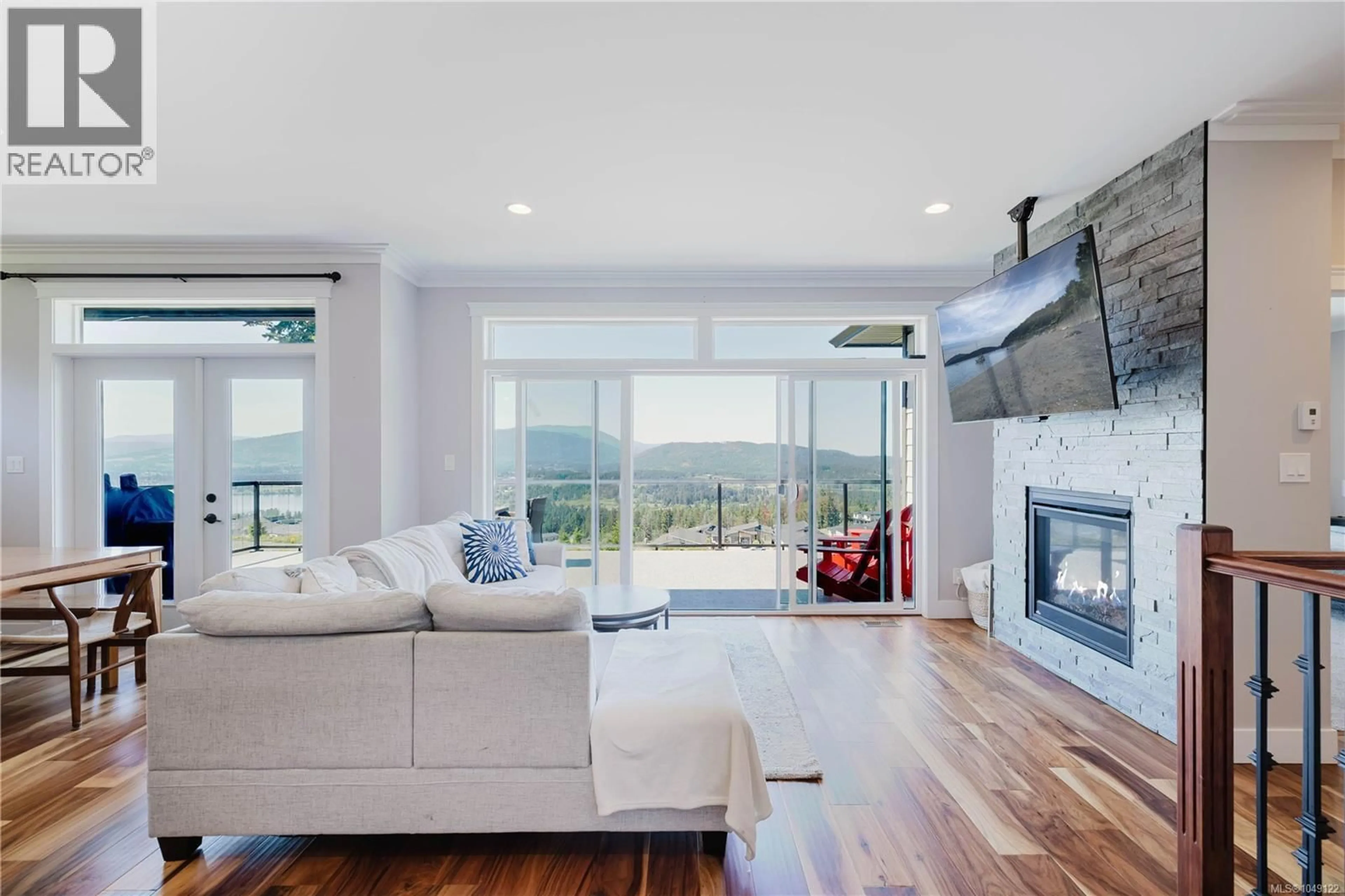 Living room with furniture, unknown for 6292 NEVILANE DRIVE, Duncan British Columbia V9L5S6