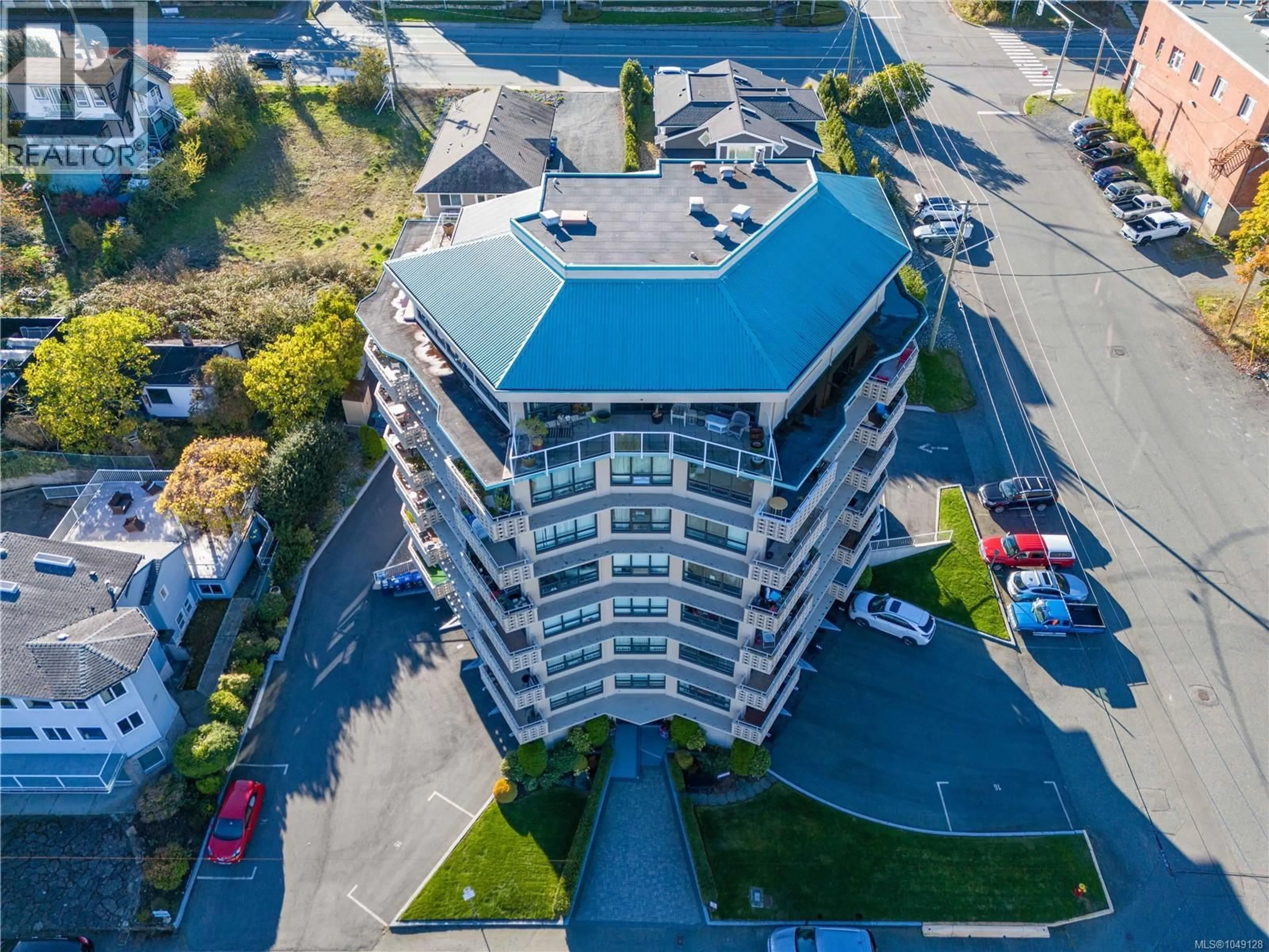 A pic from outside/outdoor area/front of a property/back of a property/a pic from drone, building for 201 - 375 NEWCASTLE AVENUE, Nanaimo British Columbia V9S4H9
