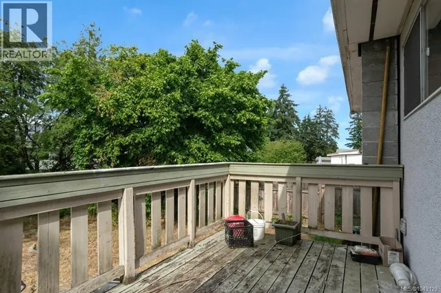 MEREDITH ROAD, Nanaimo 4