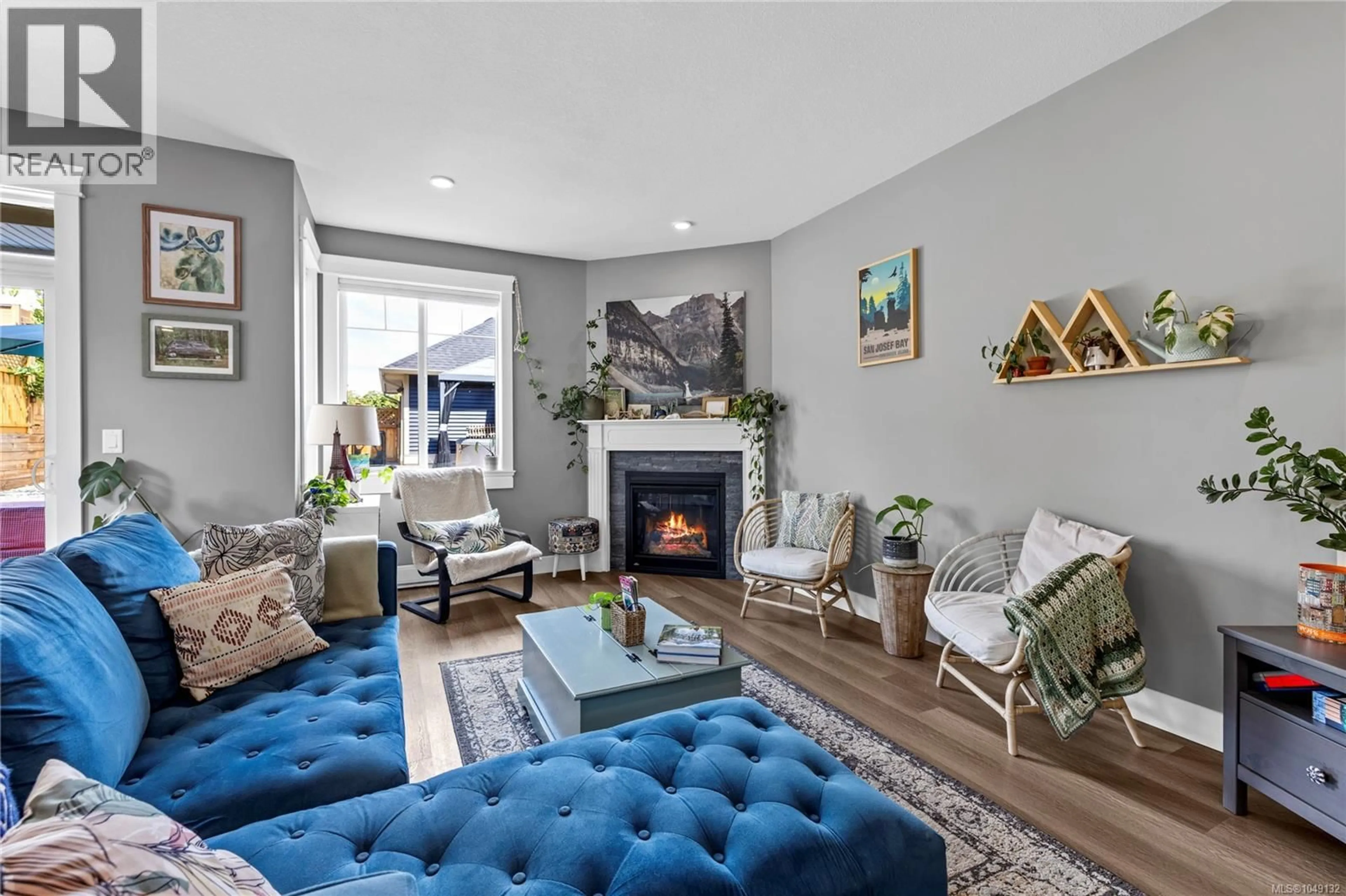 Living room with furniture, unknown for 476 MACHLEARY STREET, Nanaimo British Columbia V9R2H2