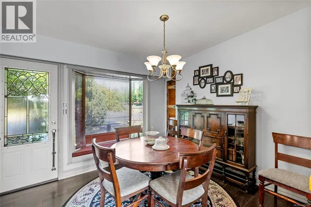 396 WISTERIA STREET, Parksville 3