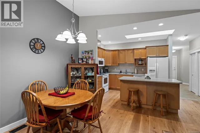 42 - 2001 BLUE JAY PLACE, Courtenay 4