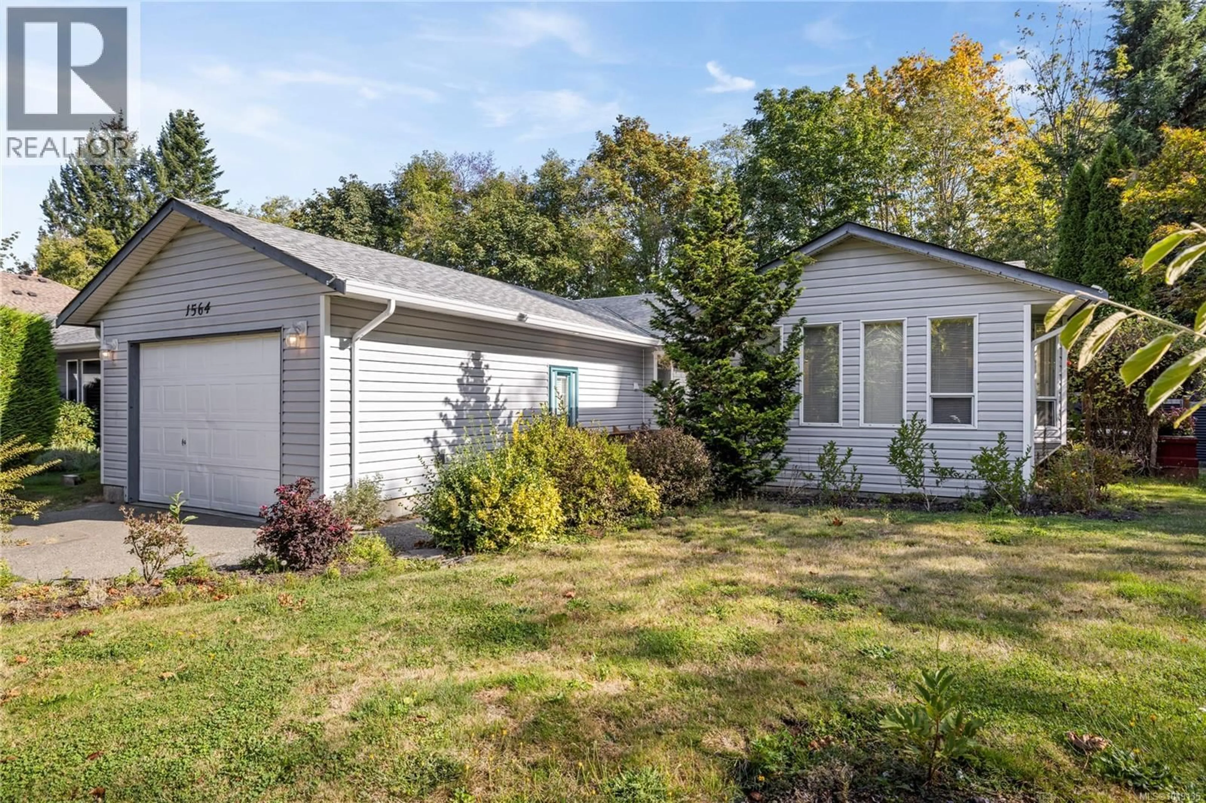 Home with vinyl exterior material, street for 1564 HURFORD AVENUE, Courtenay British Columbia V9N6X3