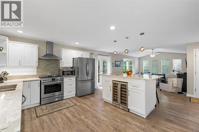 1564 HURFORD AVENUE, Courtenay 2