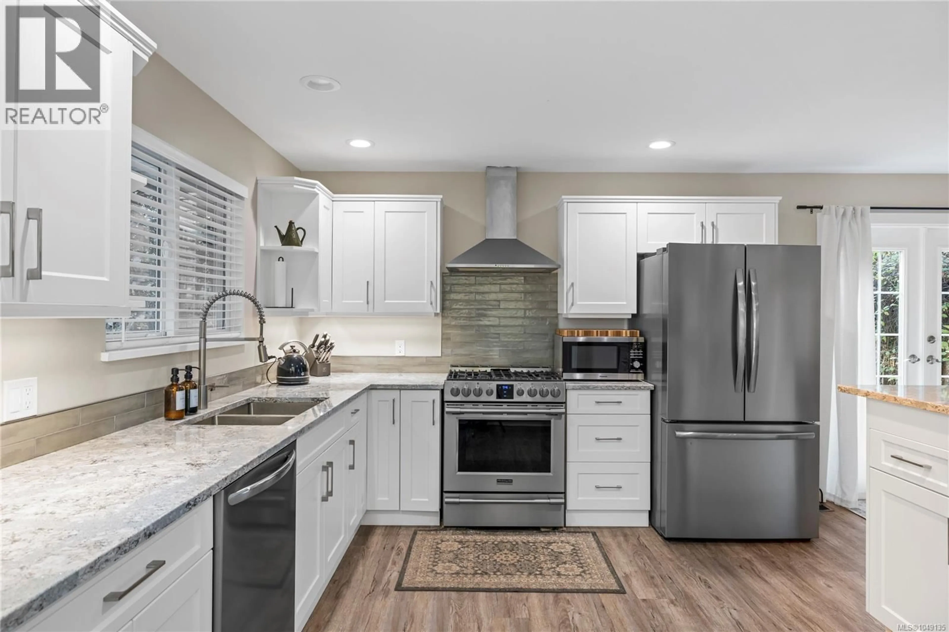 Open concept kitchen, ceramic/tile floor for 1564 HURFORD AVENUE, Courtenay British Columbia V9N6X3