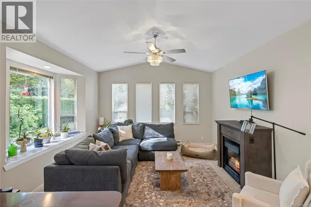 1564 HURFORD AVENUE, Courtenay 5