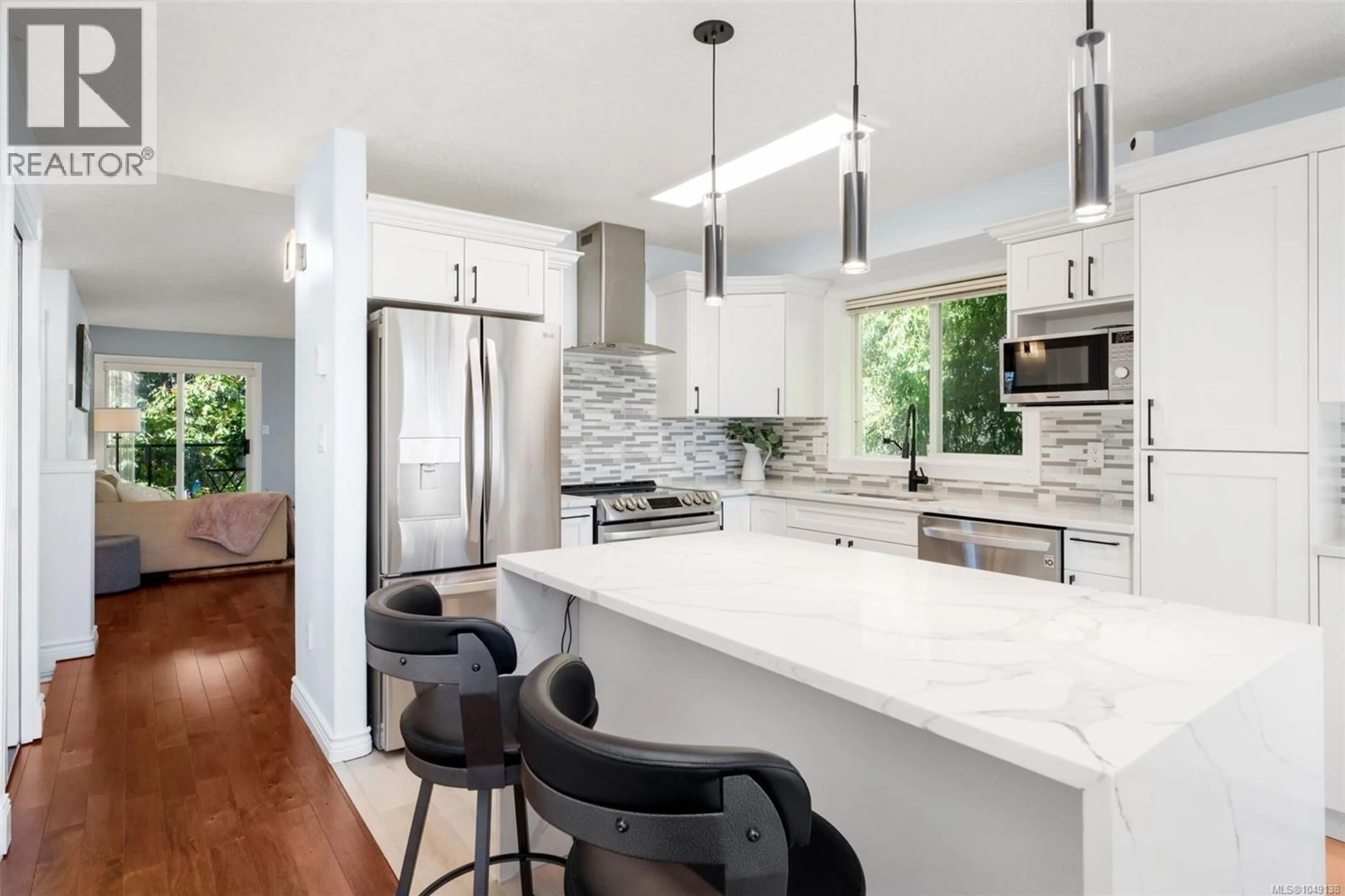 Contemporary kitchen, ceramic/tile floor for 27 - 300 SIX MILE ROAD, View Royal British Columbia V9B5Y3