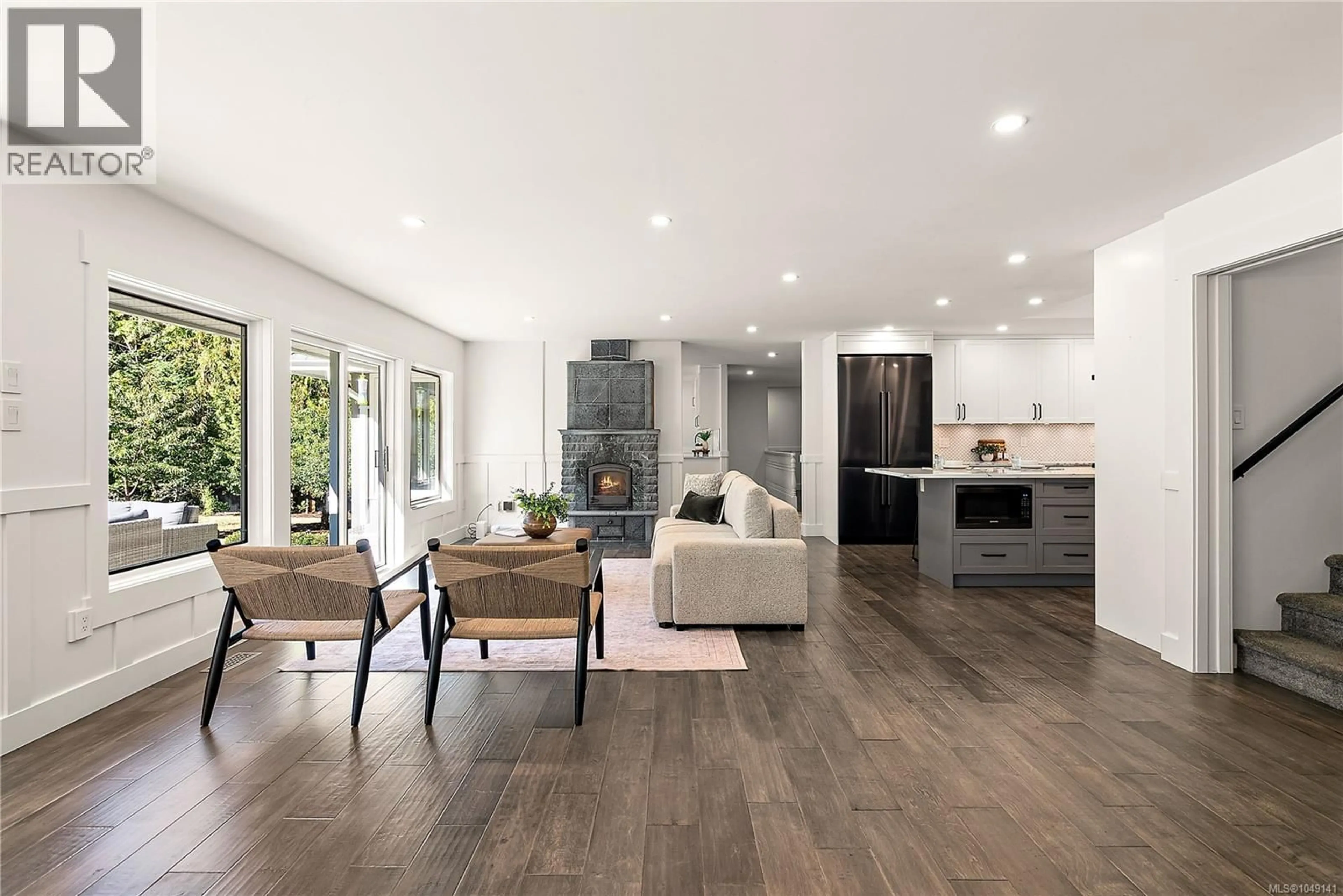 Open concept kitchen, wood/laminate floor for 657 CROMARTY AVENUE, North Saanich British Columbia V8L5G6
