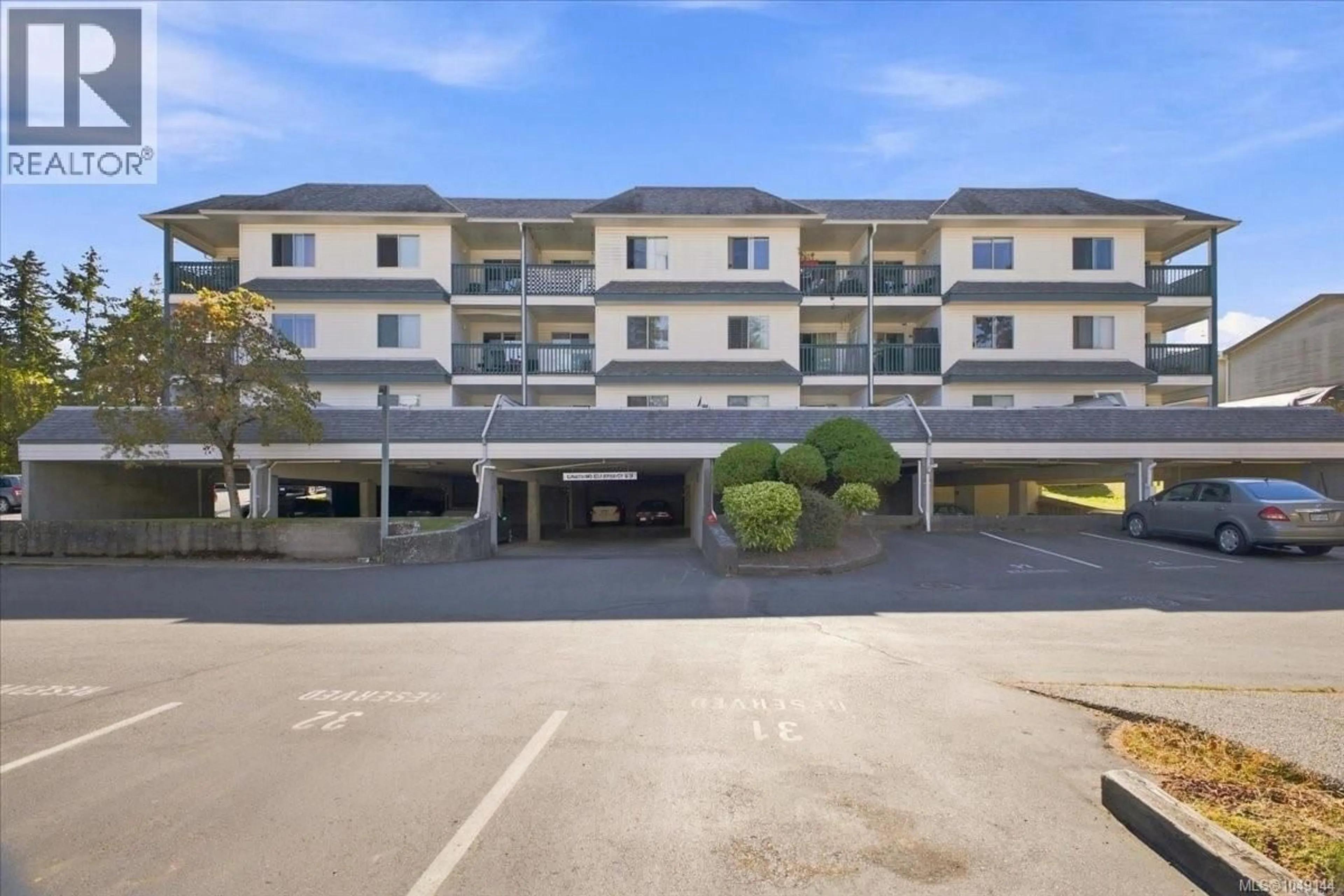 A pic from outside/outdoor area/front of a property/back of a property/a pic from drone, unknown for 305 - 3087 BARONS ROAD, Nanaimo British Columbia V9T3Y6