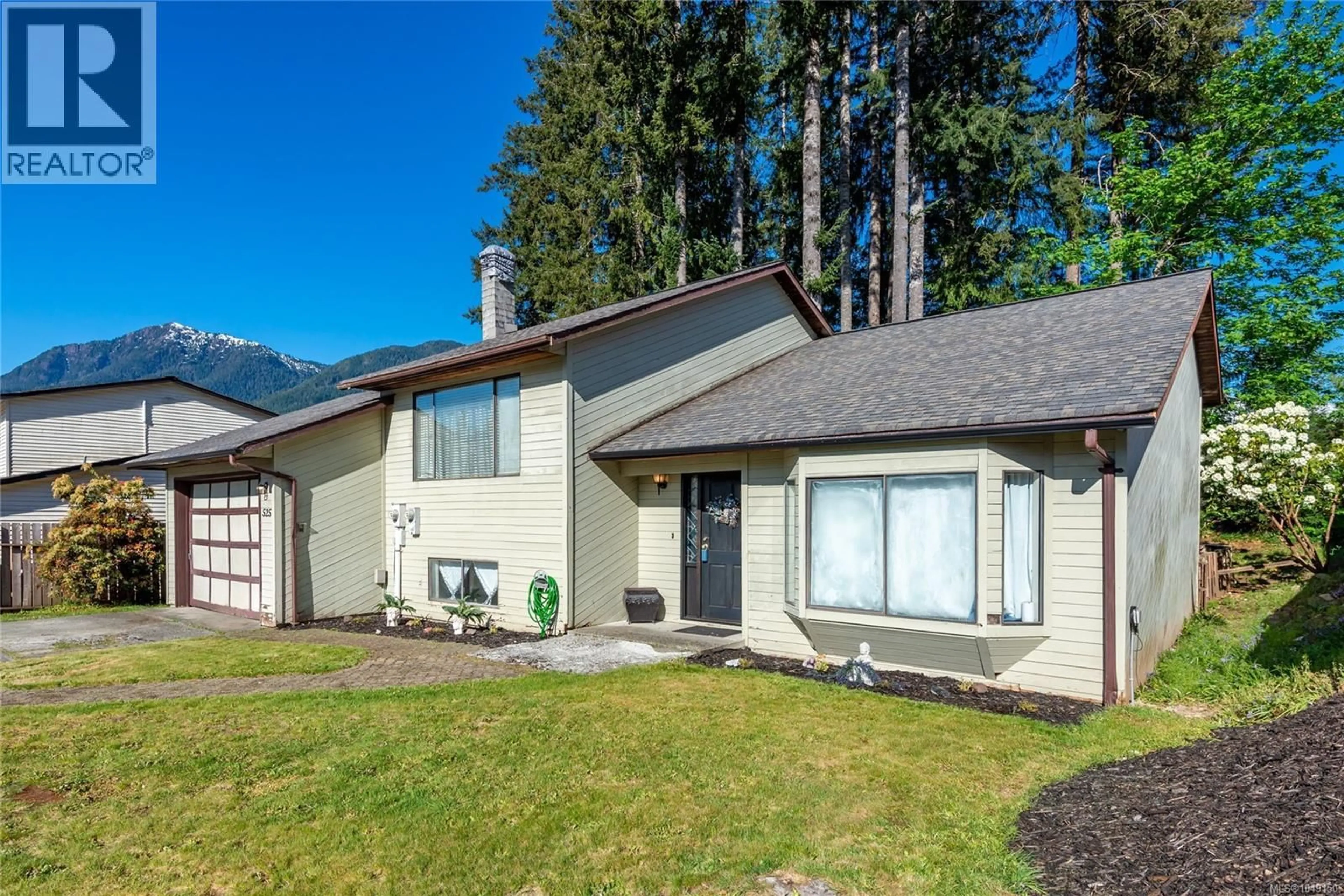 Home with vinyl exterior material, unknown for 525 MUCHALAT COURT, Gold River British Columbia V0P1G0