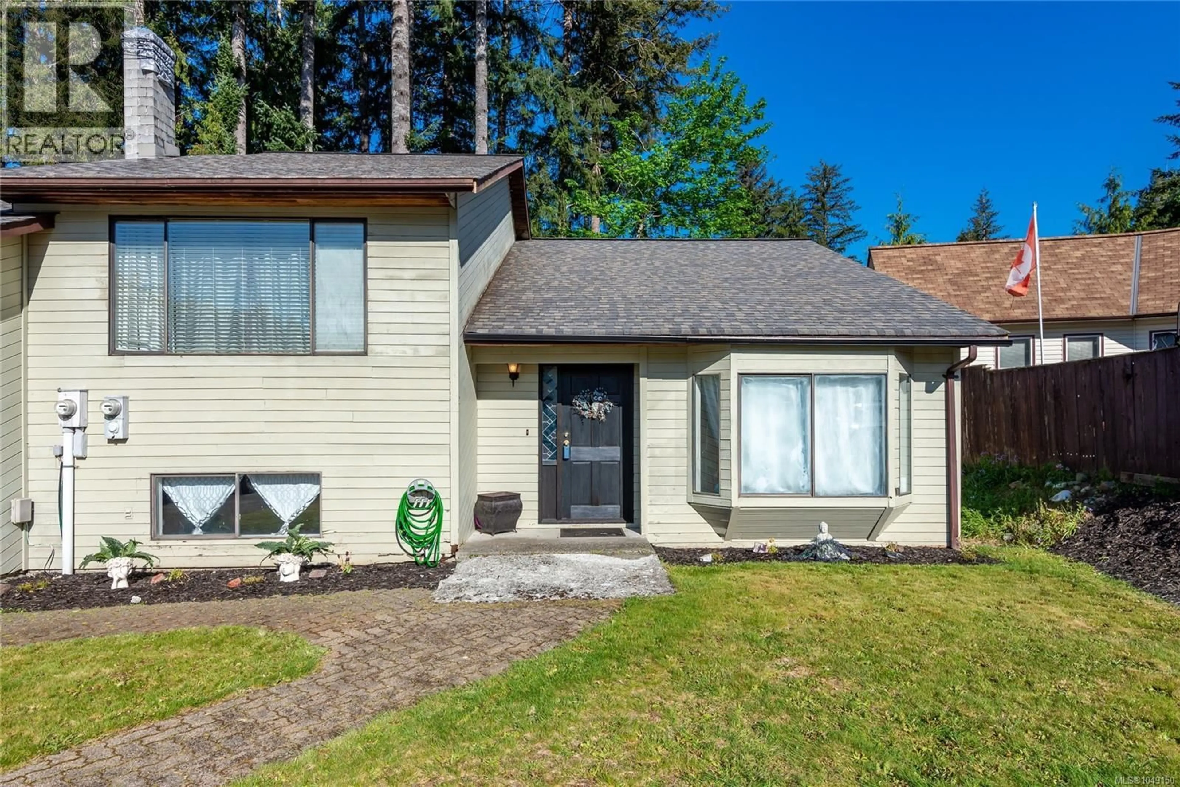 Home with vinyl exterior material, street for 525 MUCHALAT COURT, Gold River British Columbia V0P1G0