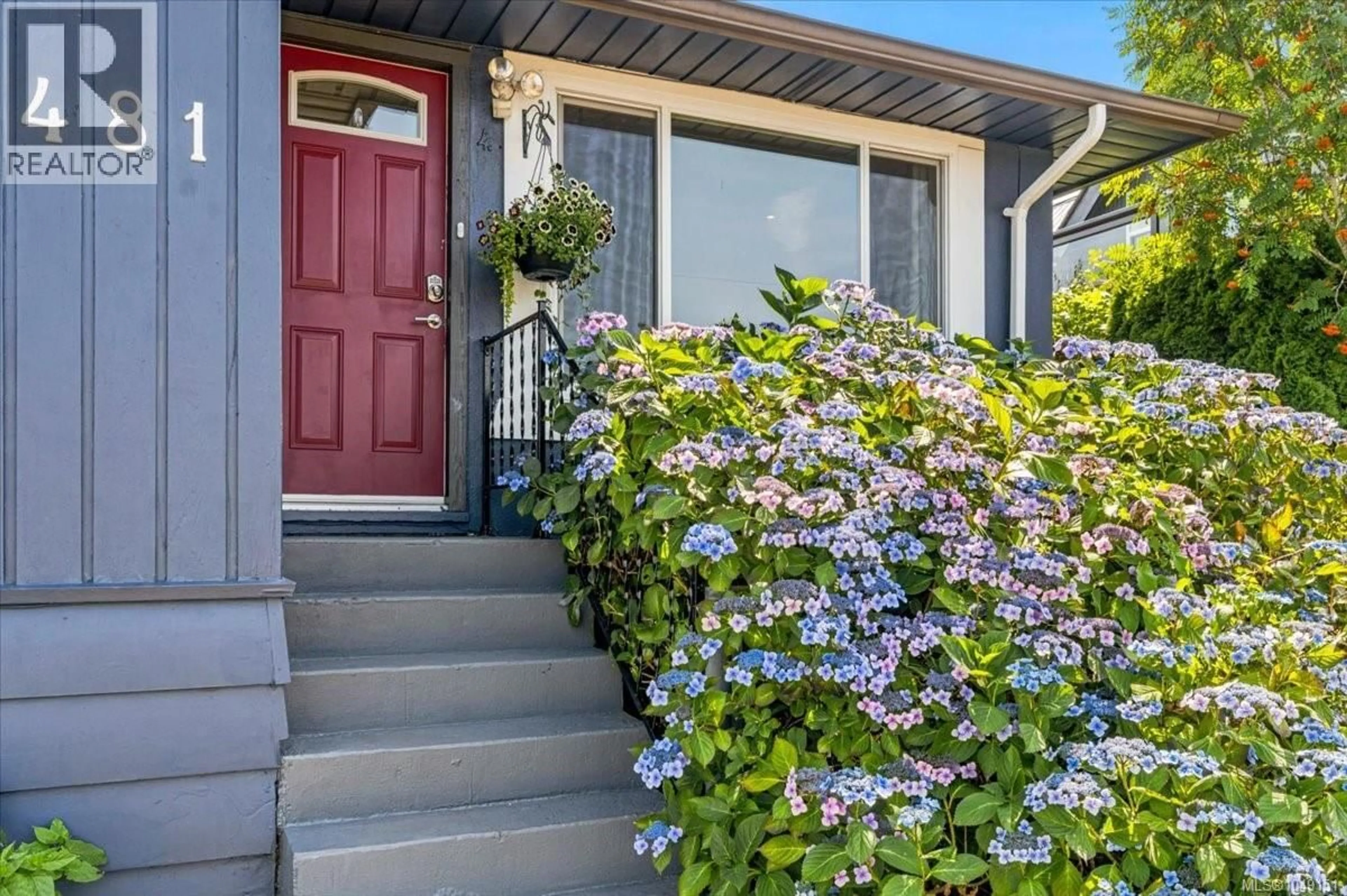 Indoor entryway for 481 DRAKE STREET, Nanaimo British Columbia V9S2S8