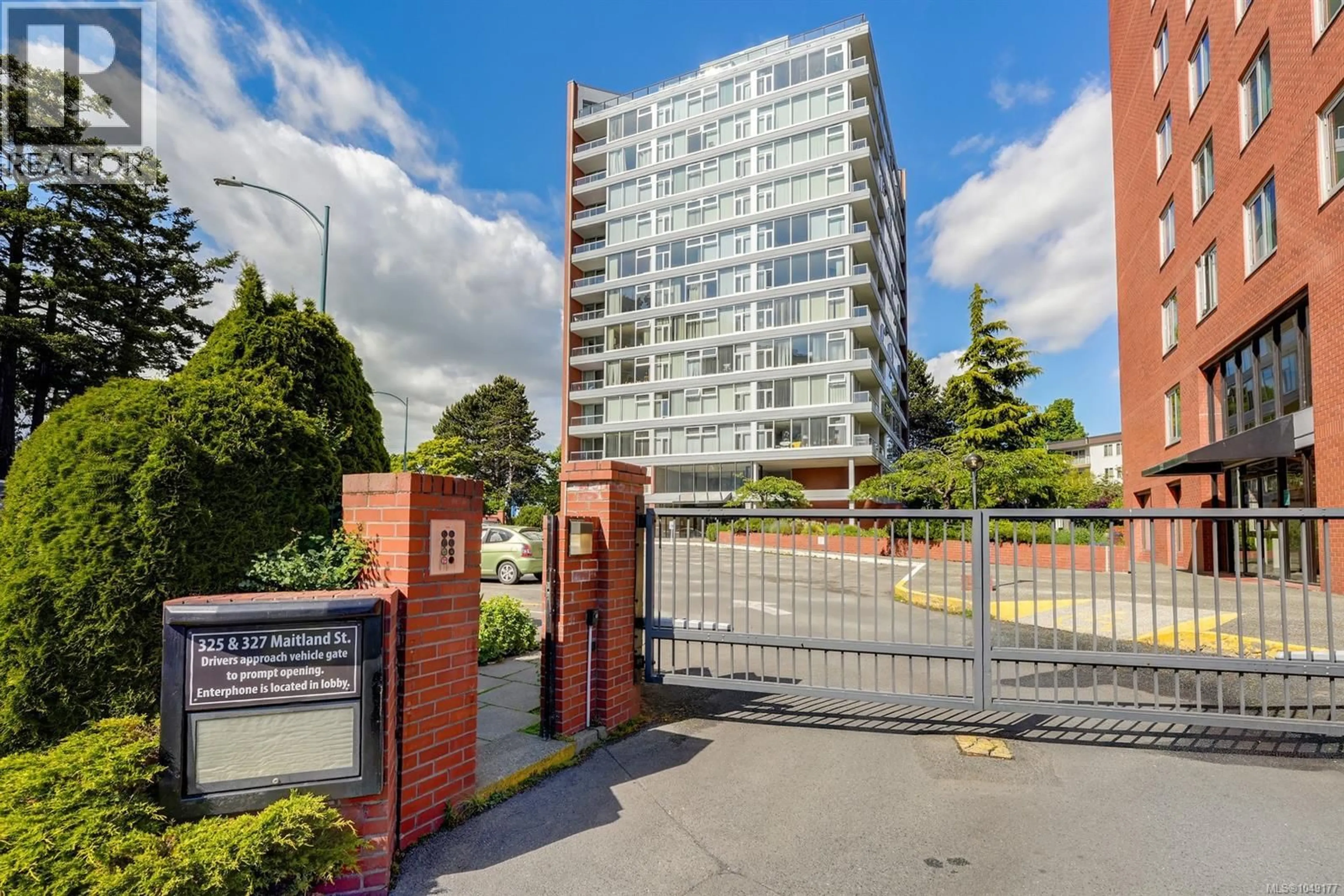 A pic from outside/outdoor area/front of a property/back of a property/a pic from drone, building for 501 - 327 MAITLAND STREET, Victoria British Columbia V9A7G7