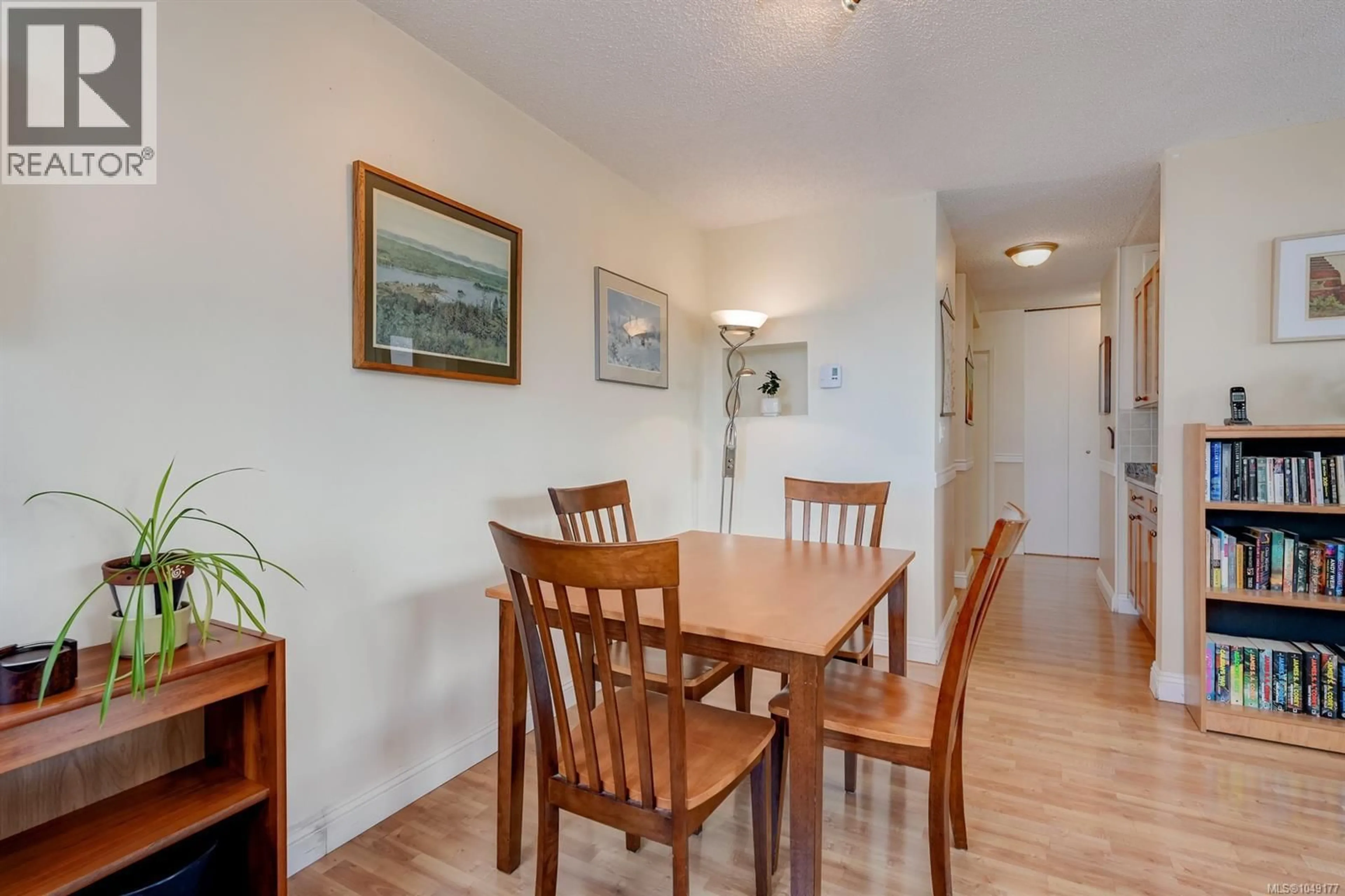 Dining room, wood/laminate floor for 501 - 327 MAITLAND STREET, Victoria British Columbia V9A7G7
