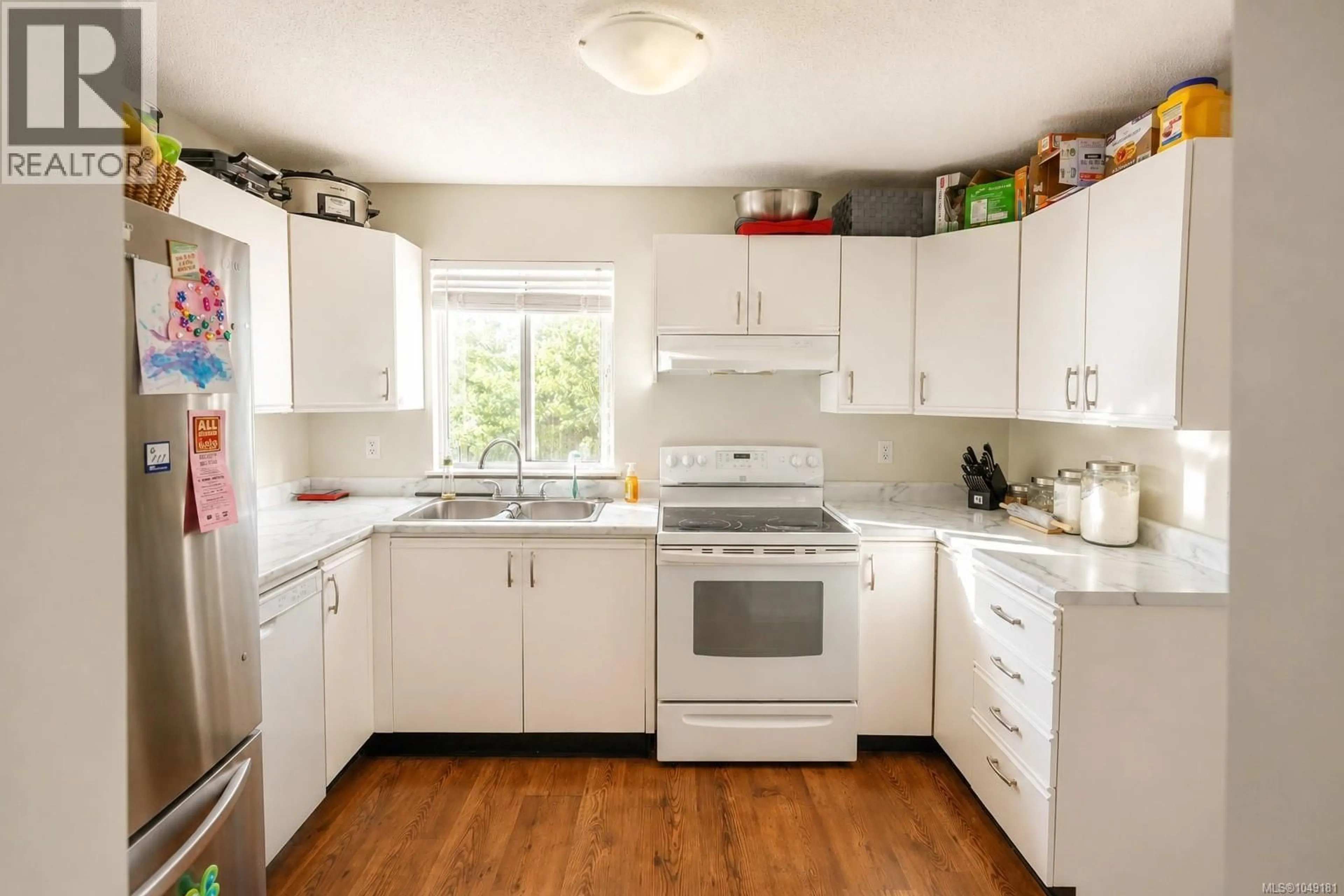Standard kitchen, unknown for 203 - 1908 BOWEN ROAD, Nanaimo British Columbia V9S5S6