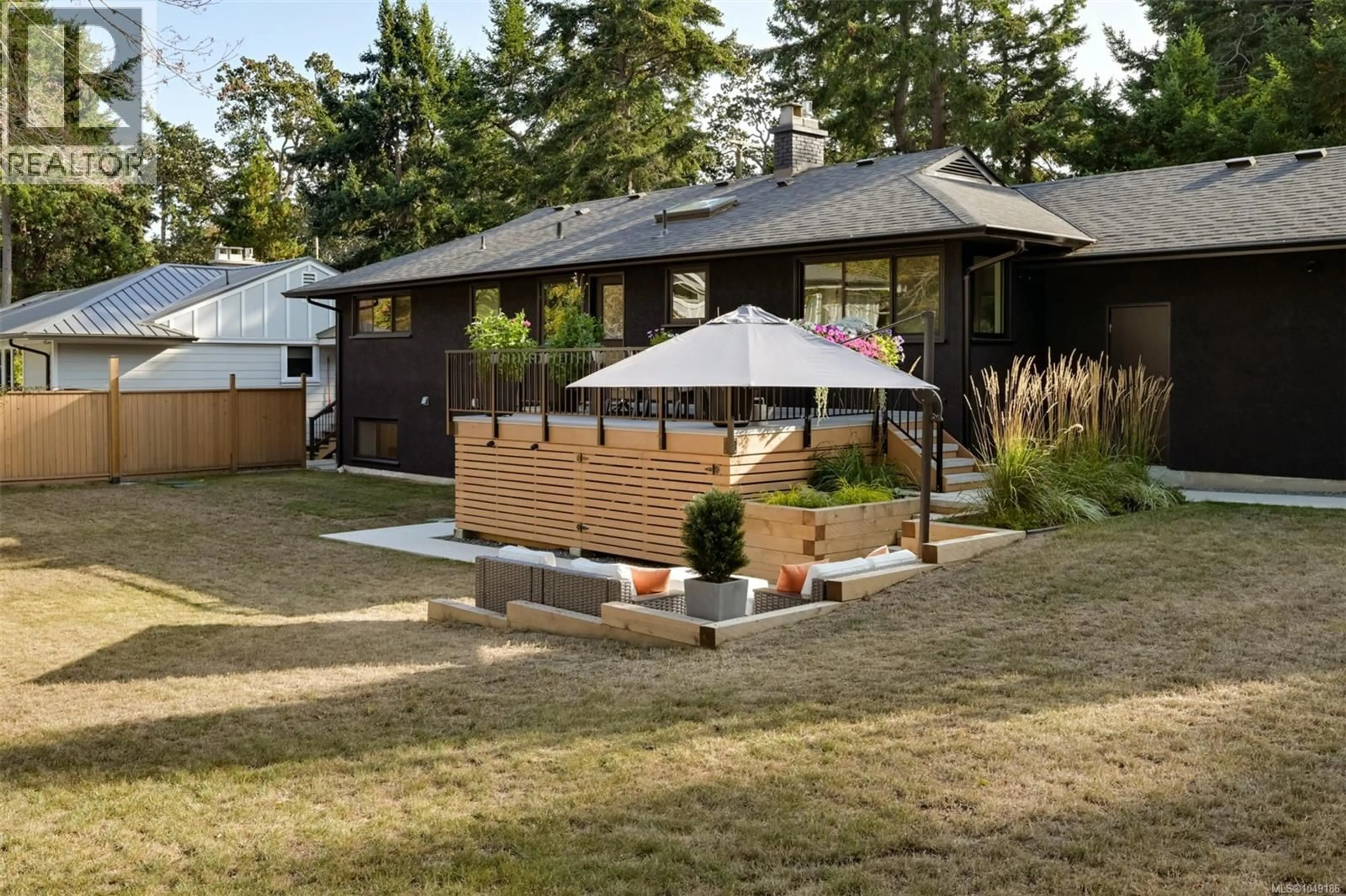 Patio, unknown for 2860 TUDOR AVENUE, Saanich British Columbia V8N1L9