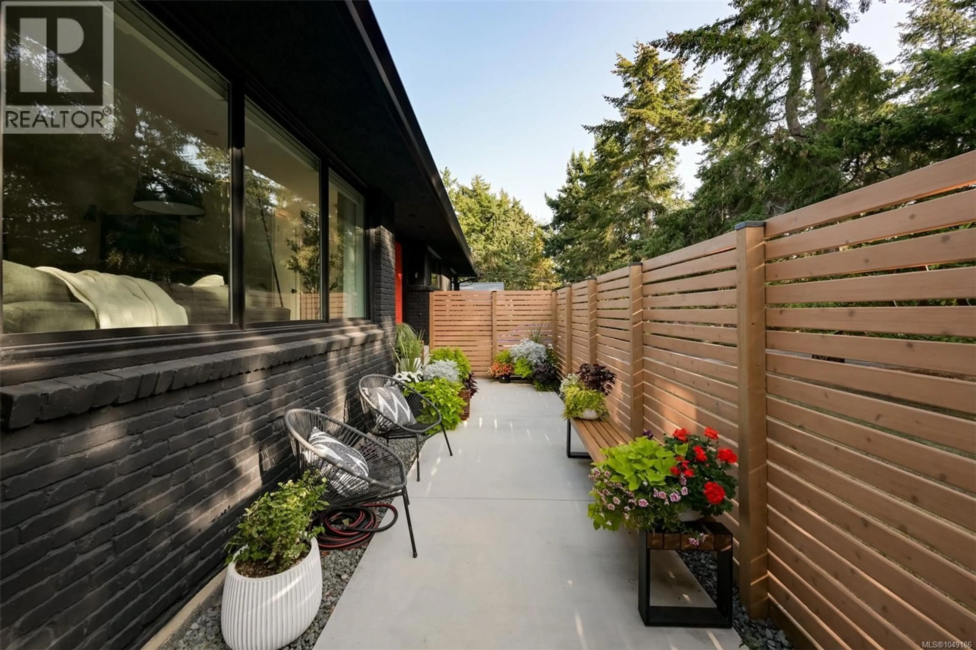 Patio, street for 2860 TUDOR AVENUE, Saanich British Columbia V8N1L9