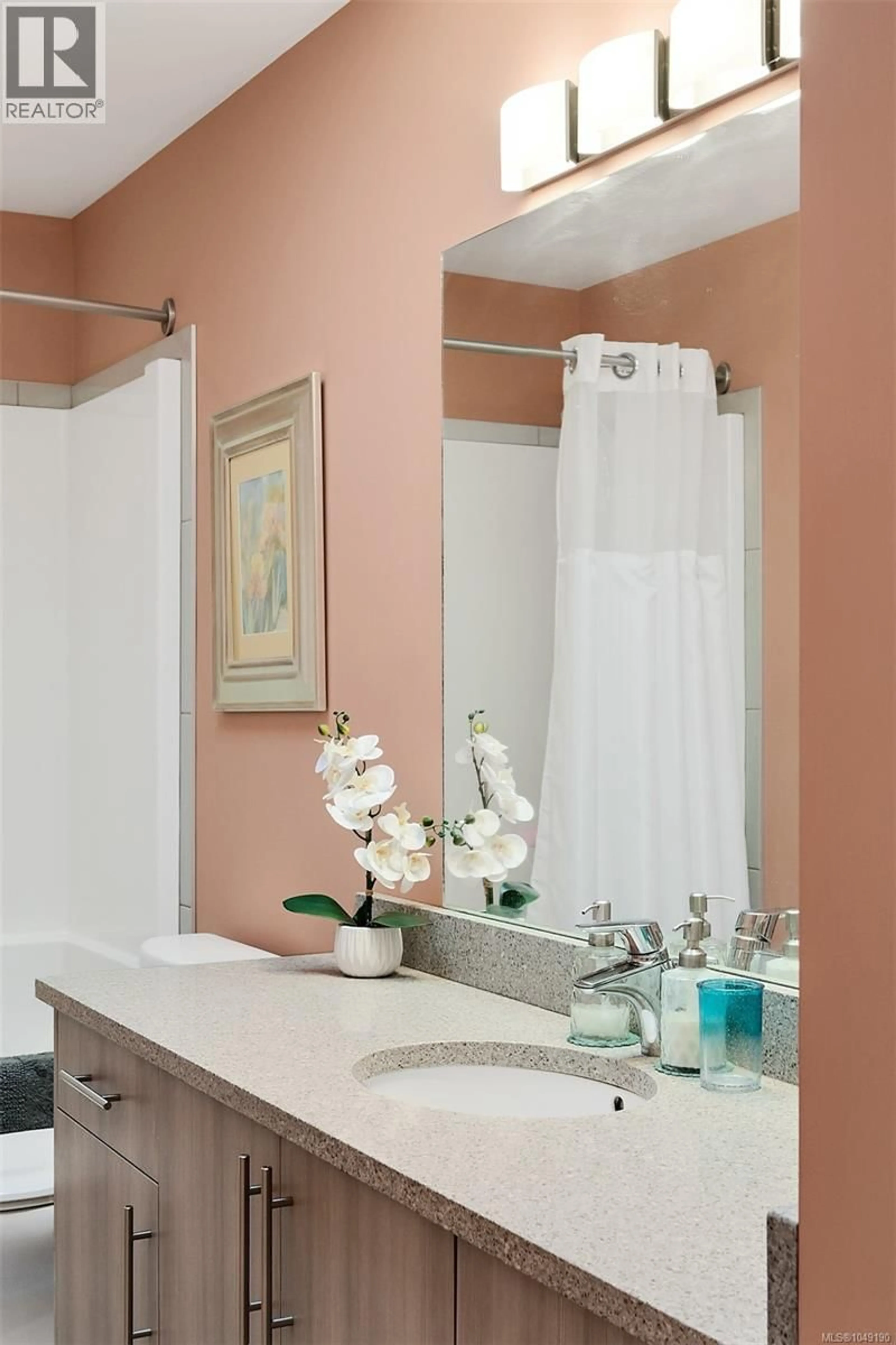 Standard bathroom, ceramic/tile floor for 52 - 7586 TETAYUT ROAD, Central Saanich British Columbia V8M0B4