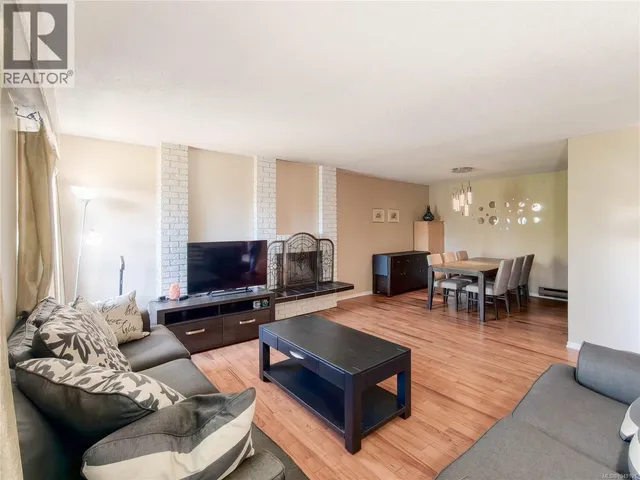 8 - 3060 HARRIET ROAD, Saanich 3