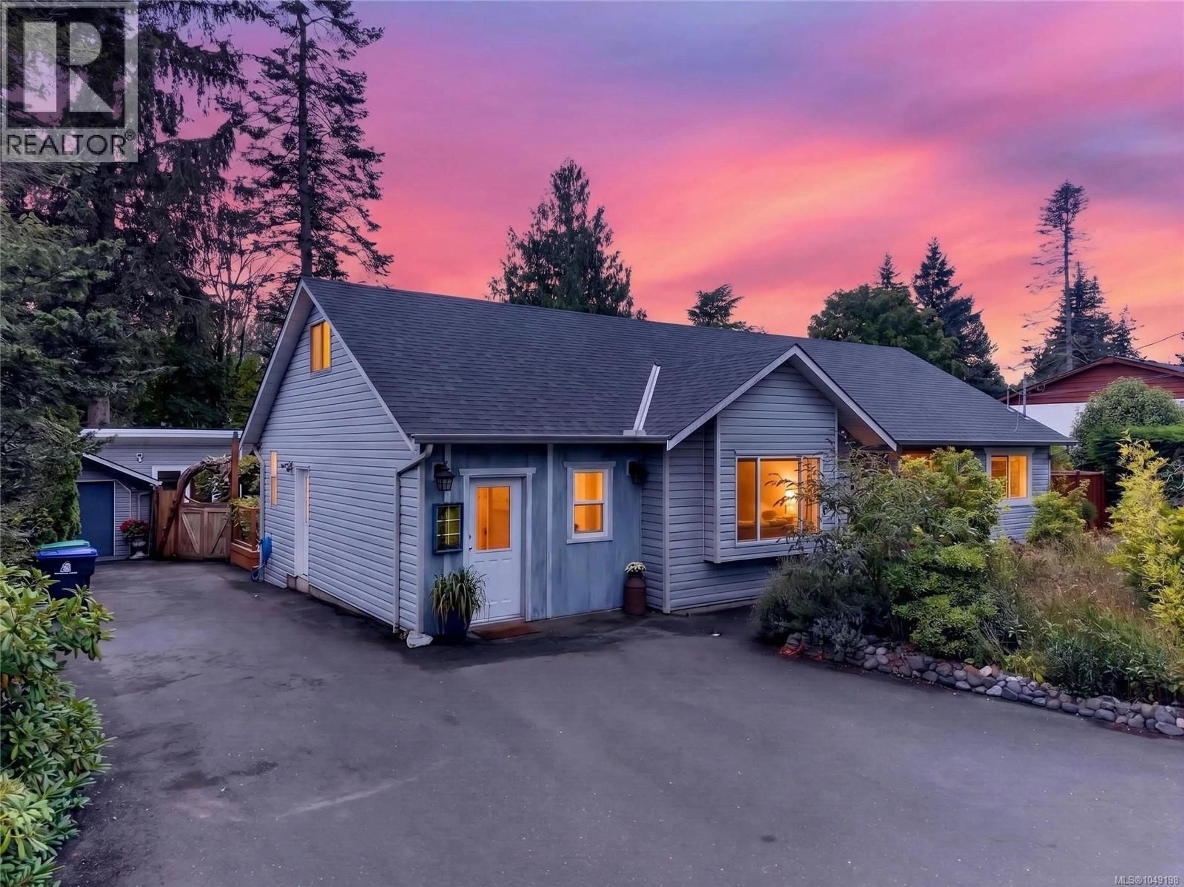 A pic from outside/outdoor area/front of a property/back of a property/a pic from drone, street for 1675 NOEL AVENUE, Comox British Columbia V9M2G4