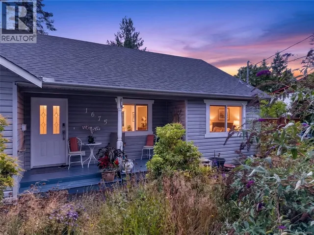 1675 NOEL AVENUE, Comox 2