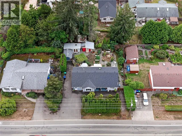 1675 NOEL AVENUE, Comox 3