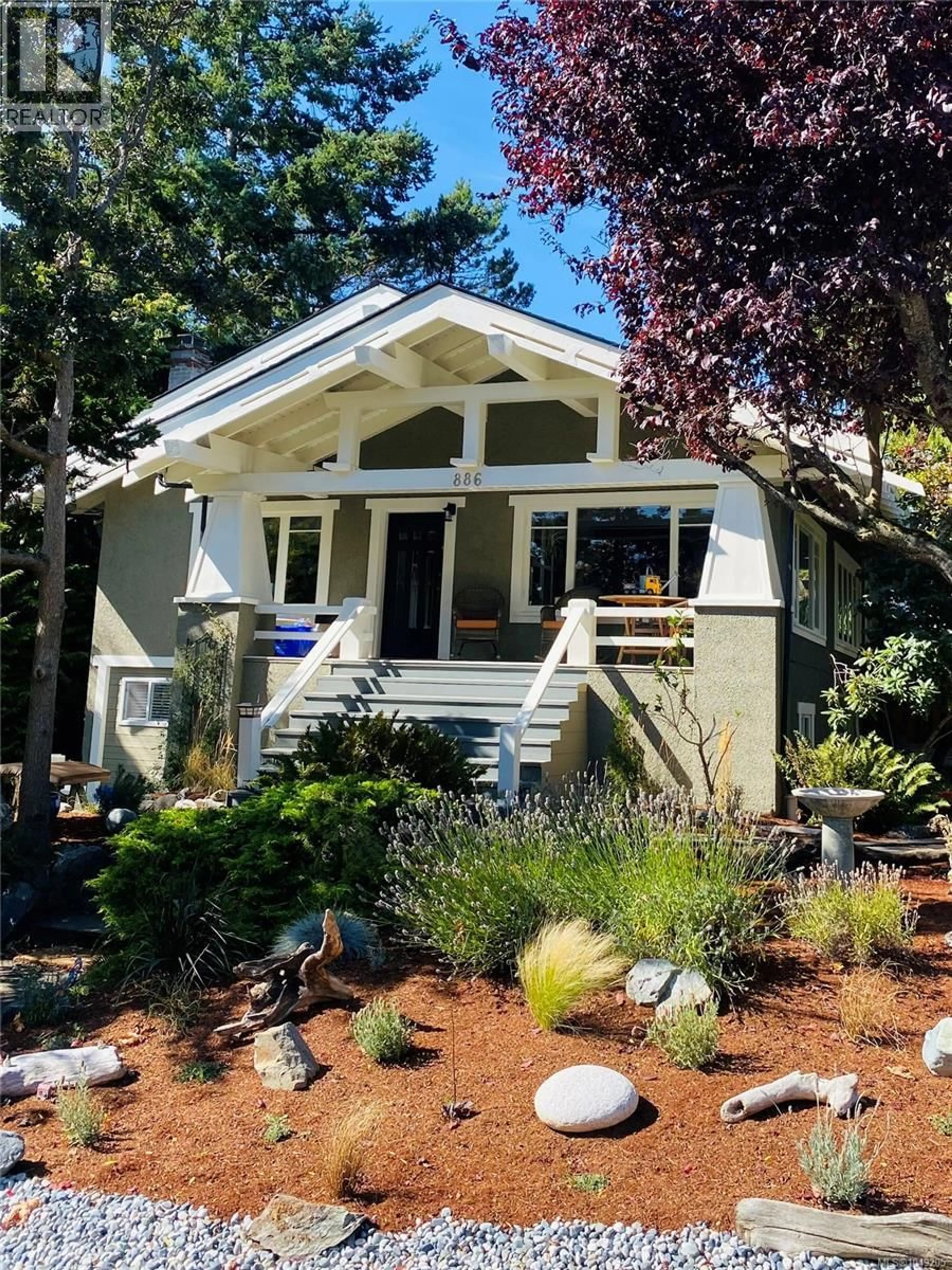 Home with vinyl exterior material, street for 886 MADDISON STREET, Victoria British Columbia V8S4C2