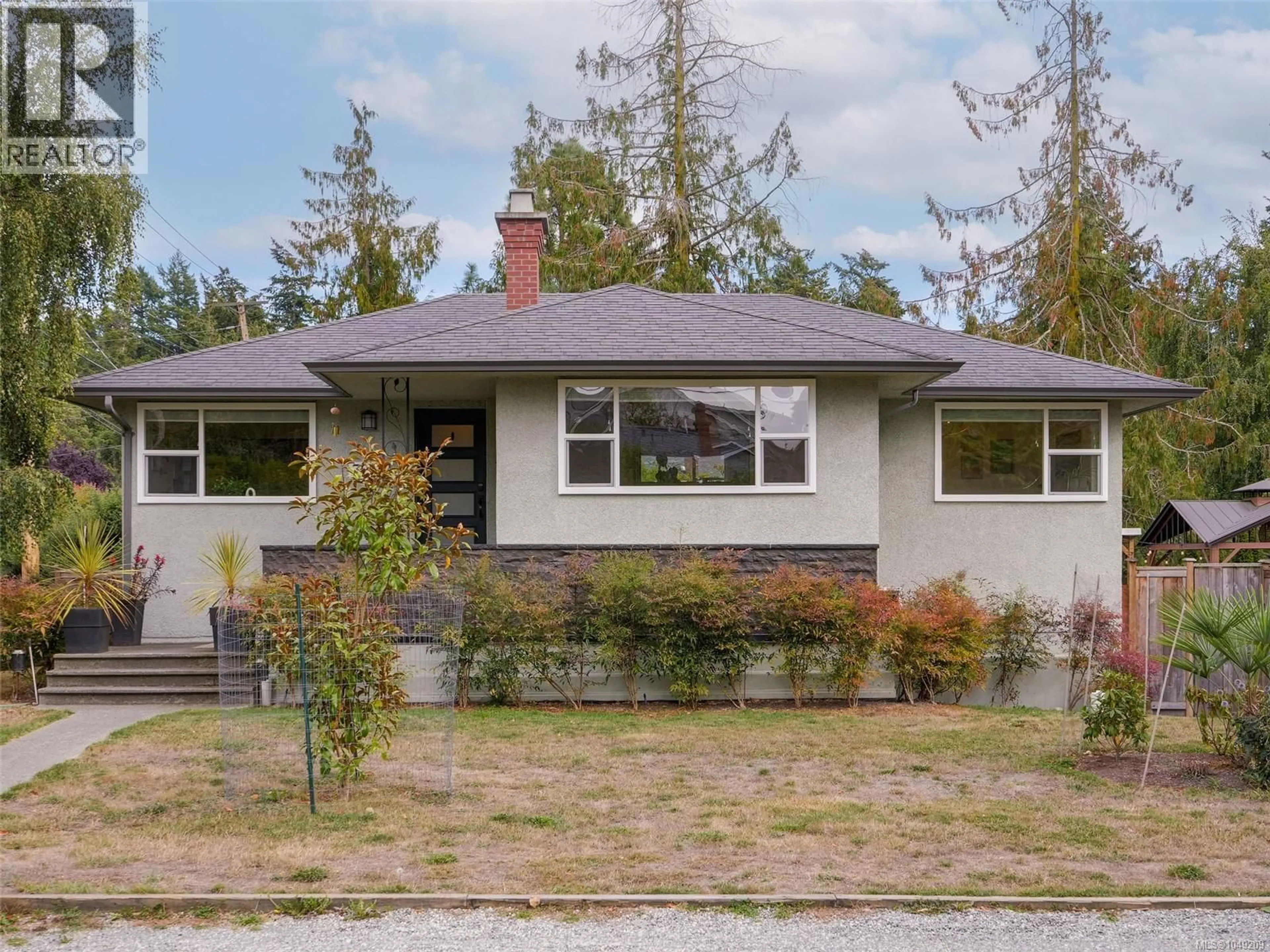 Home with vinyl exterior material, street for 3945 DAWE ROAD, Saanich British Columbia V8N4H5