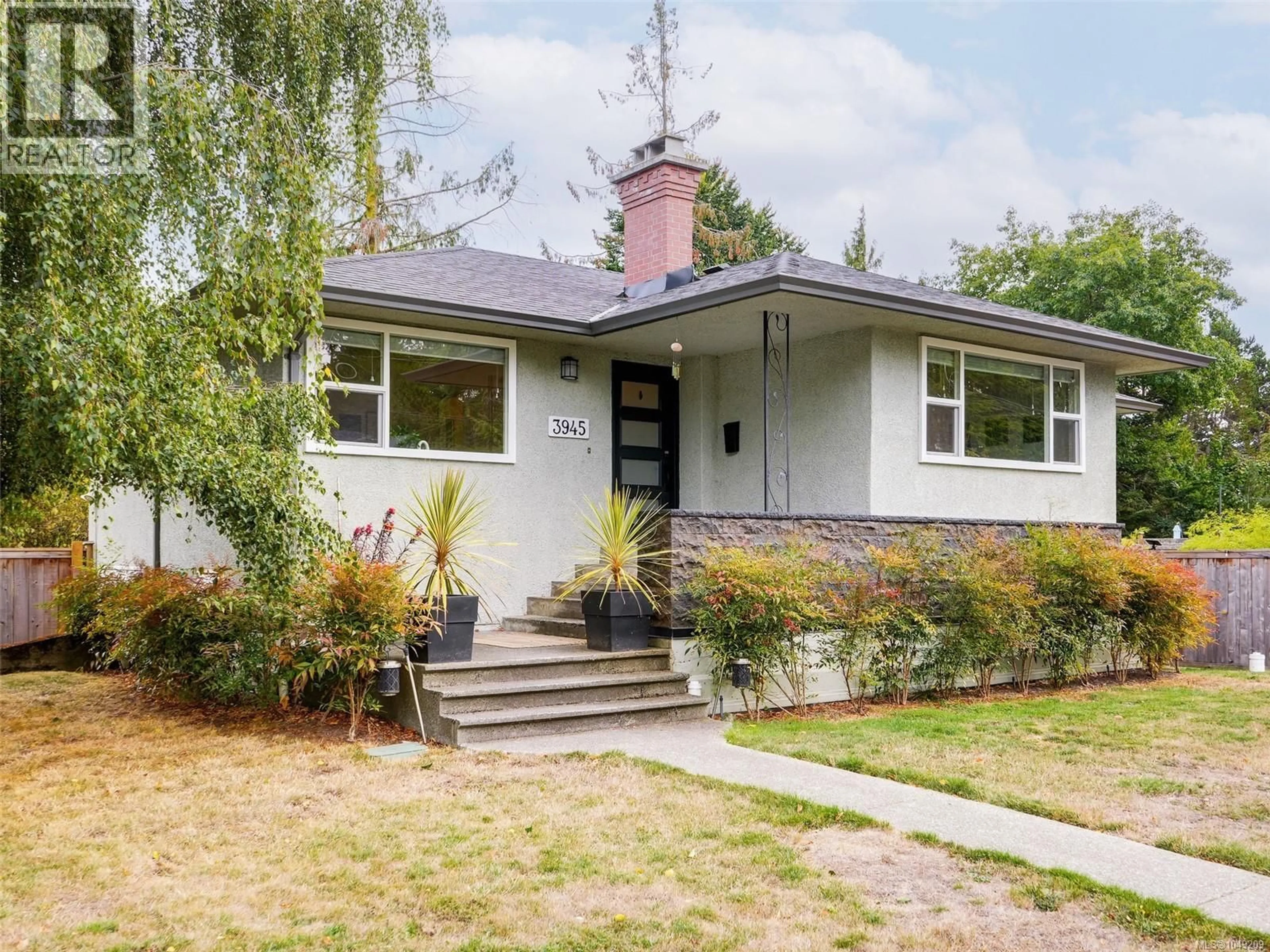 Home with vinyl exterior material, street for 3945 DAWE ROAD, Saanich British Columbia V8N4H5