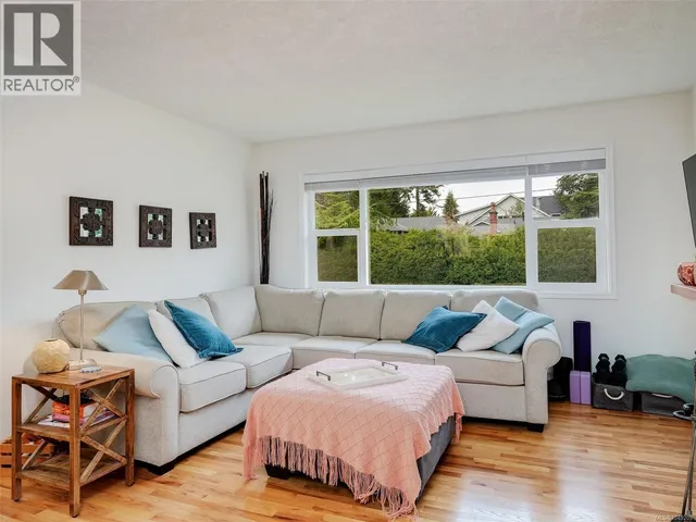 3945 DAWE ROAD, Saanich 5