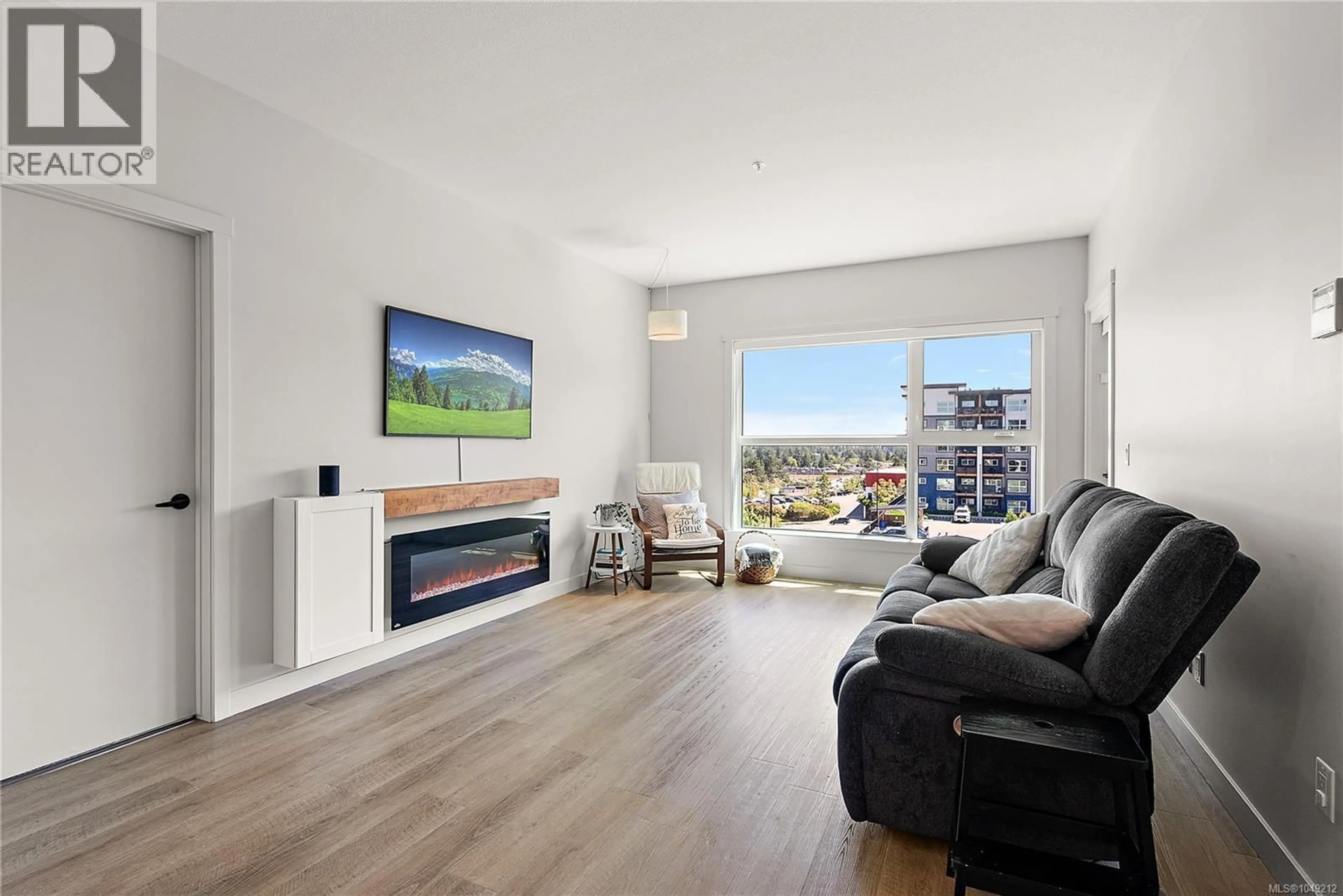 Living room with furniture, wood/laminate floor for 412 - 2461 GATEWAY ROAD, Langford British Columbia V9B6M6