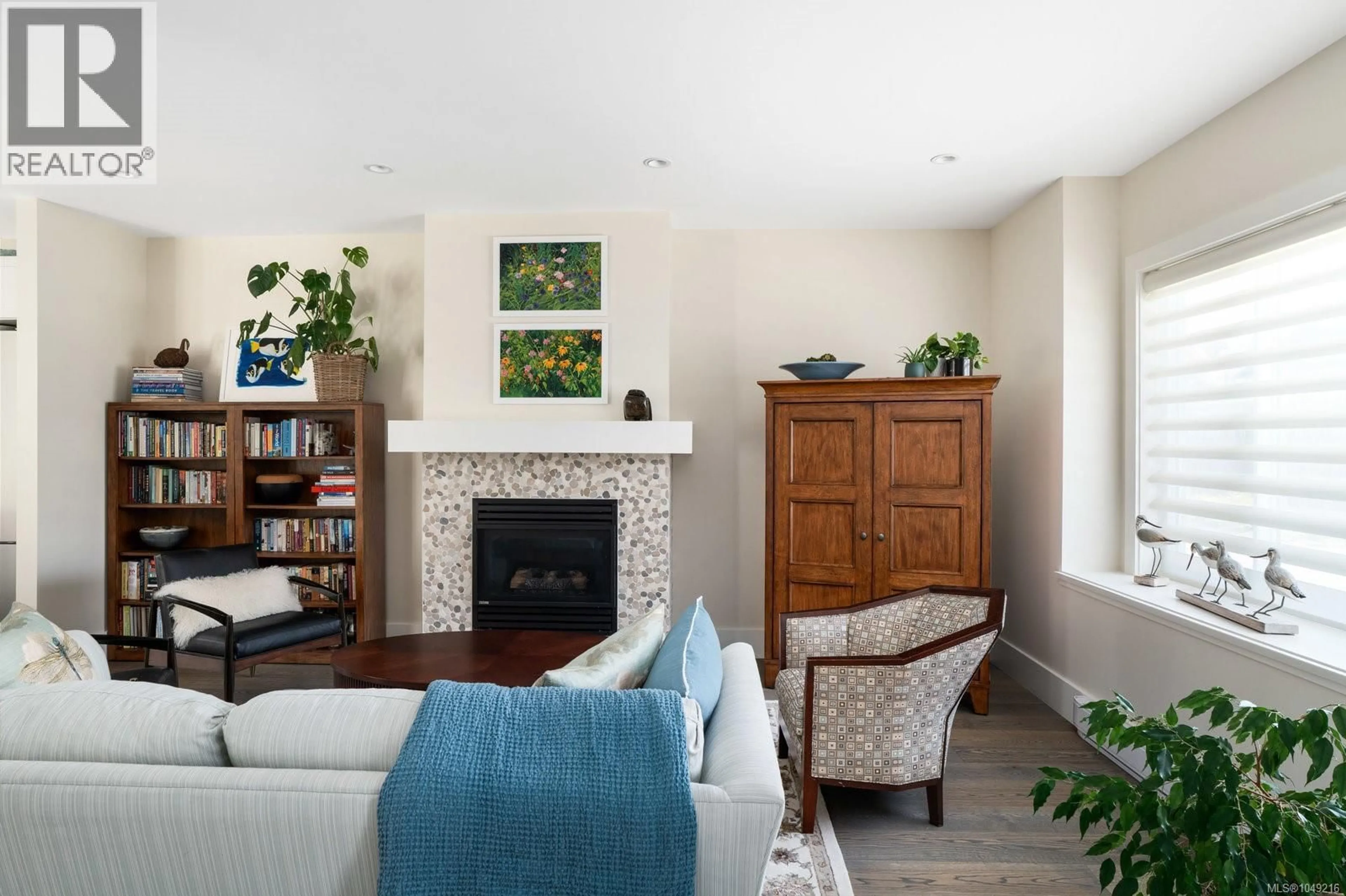 Living room with furniture, unknown for 2 - 2419 MALAVIEW AVENUE, Sidney British Columbia V8L2G4